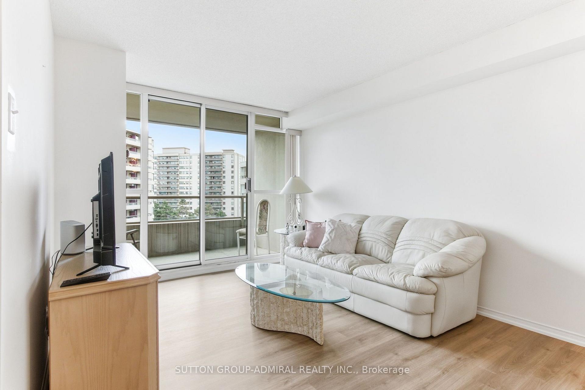 Photo 4 of Unit 814, 11 Townsgate Drive, Vaughan, Crestwood-Springfarm-Yorkhill — HOMEH