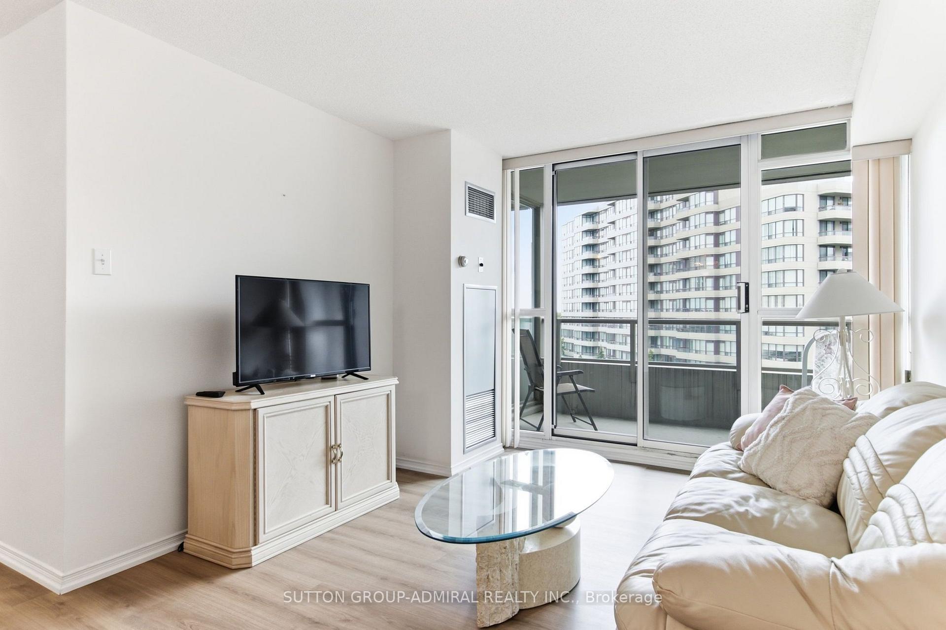 Photo 5 of Unit 814, 11 Townsgate Drive, Vaughan, Crestwood-Springfarm-Yorkhill — HOMEH