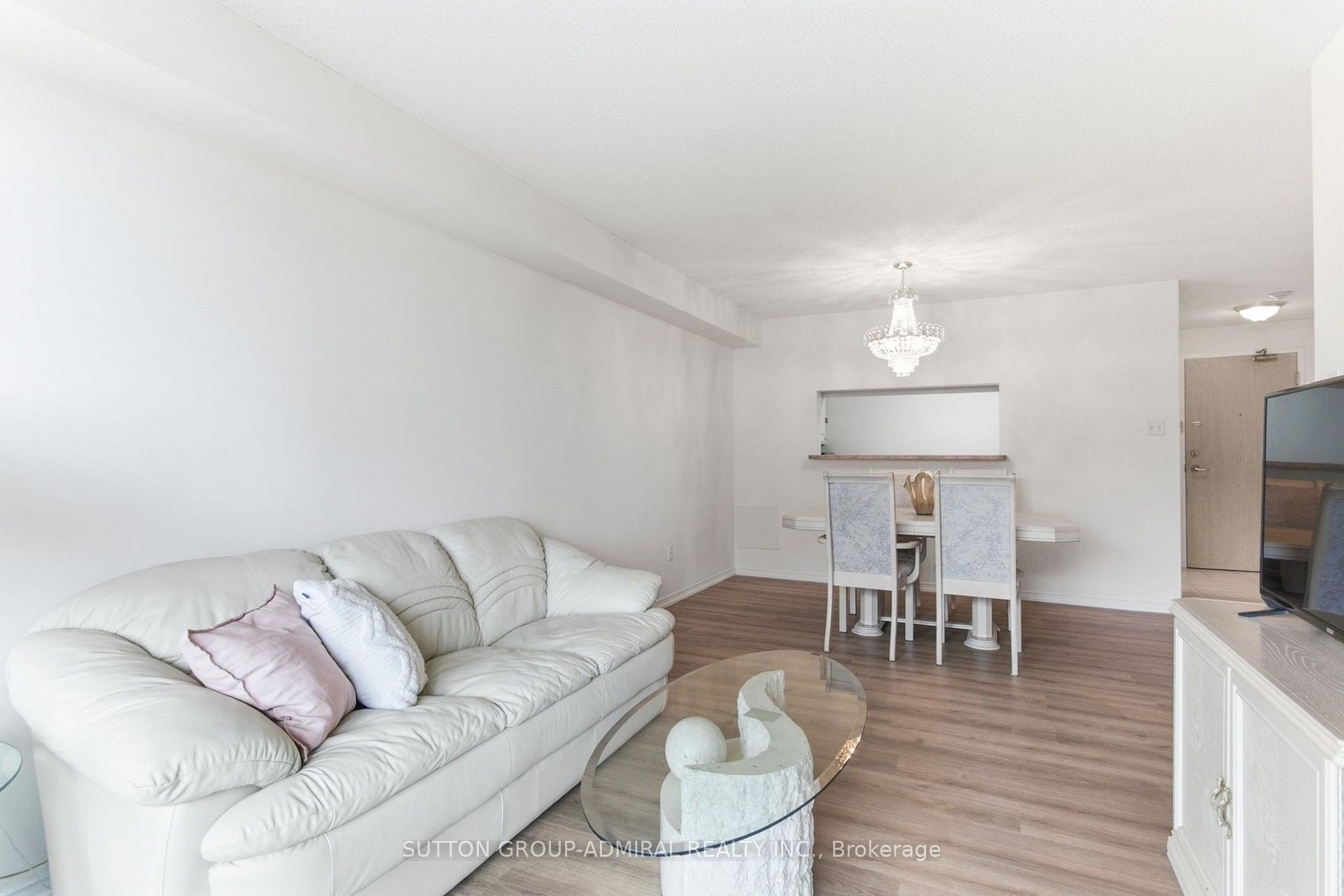 Photo 6 of Unit 814, 11 Townsgate Drive, Vaughan, Crestwood-Springfarm-Yorkhill — HOMEH
