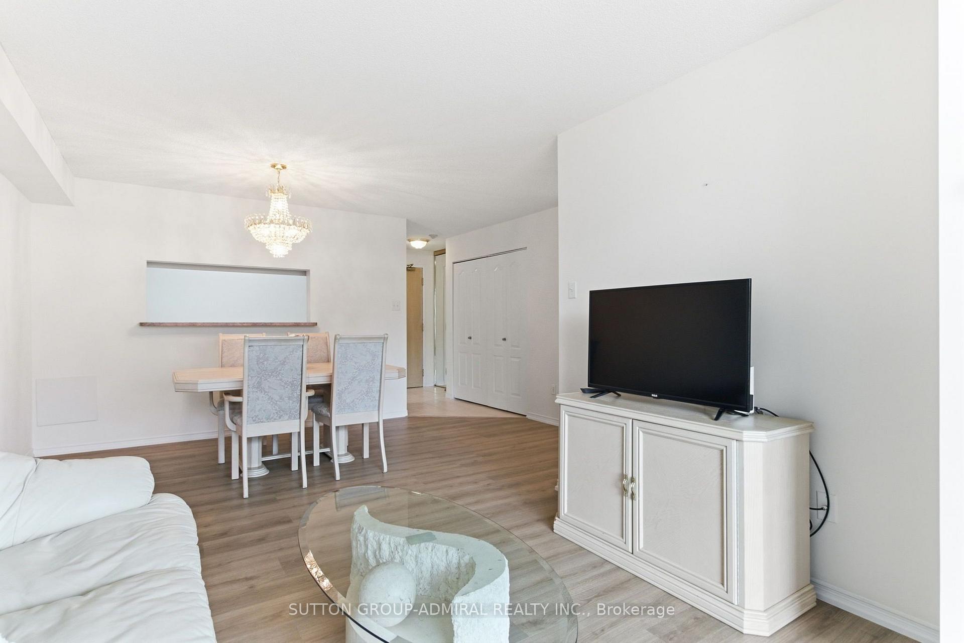 Photo 7 of Unit 814, 11 Townsgate Drive, Vaughan, Crestwood-Springfarm-Yorkhill — HOMEH