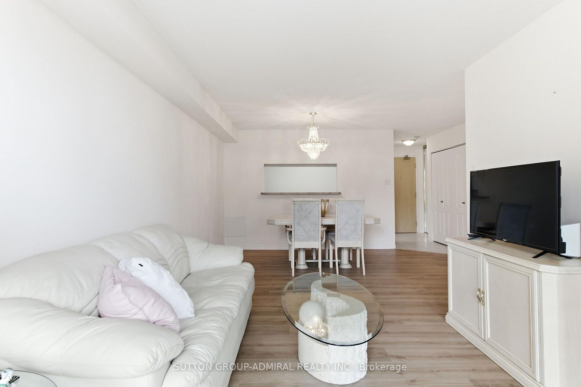 Photo 8 of Unit 814, 11 Townsgate Drive, Vaughan, Crestwood-Springfarm-Yorkhill — HOMEH