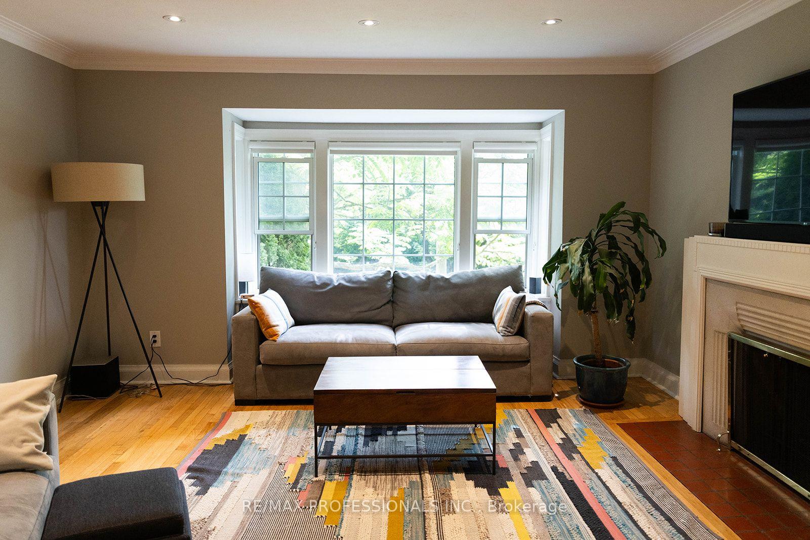Photo 3 of 82 Ellis Park Road, Toronto, High Park-Swansea — HOMEH