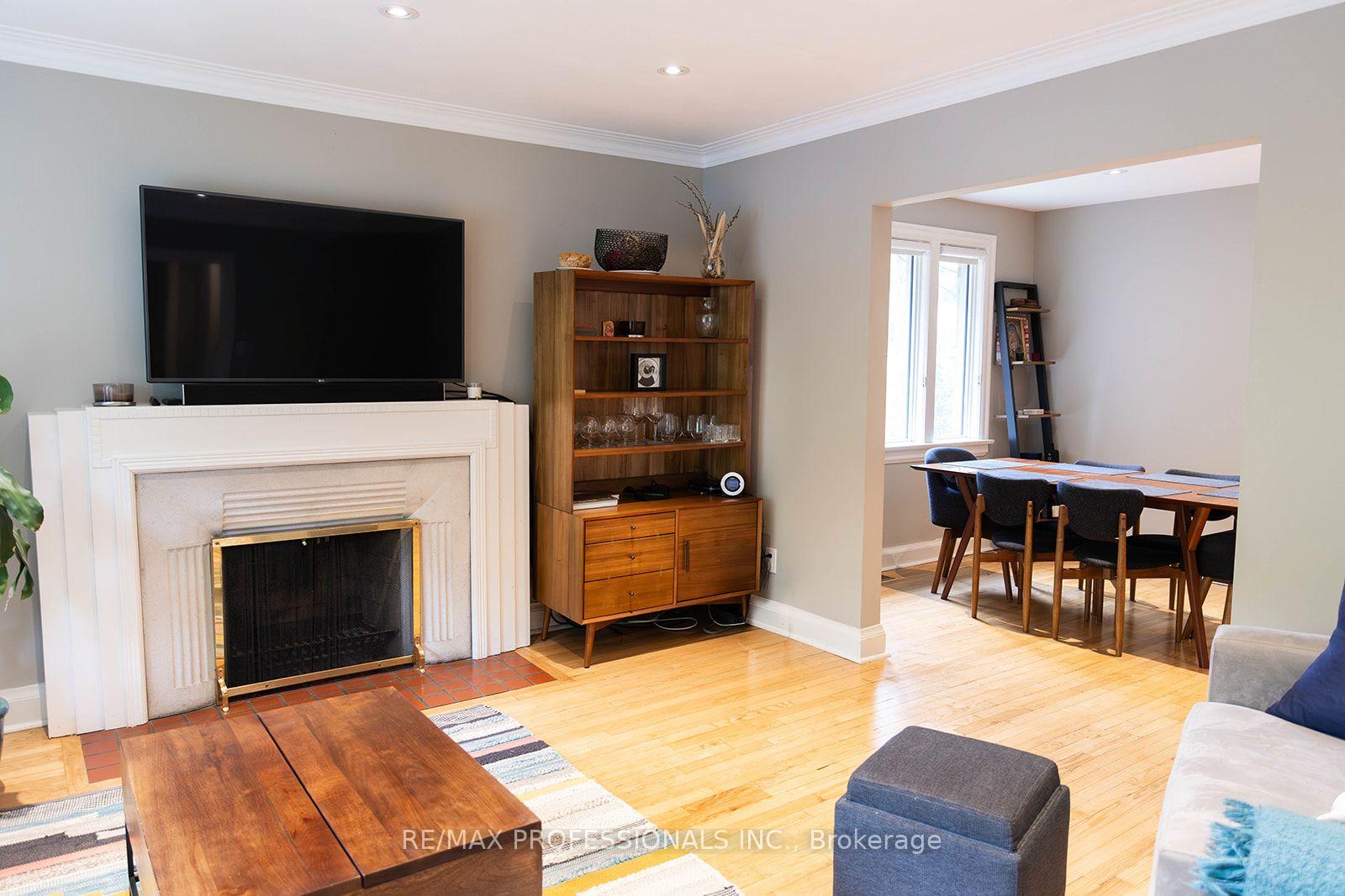Photo 5 of 82 Ellis Park Road, Toronto, High Park-Swansea — HOMEH
