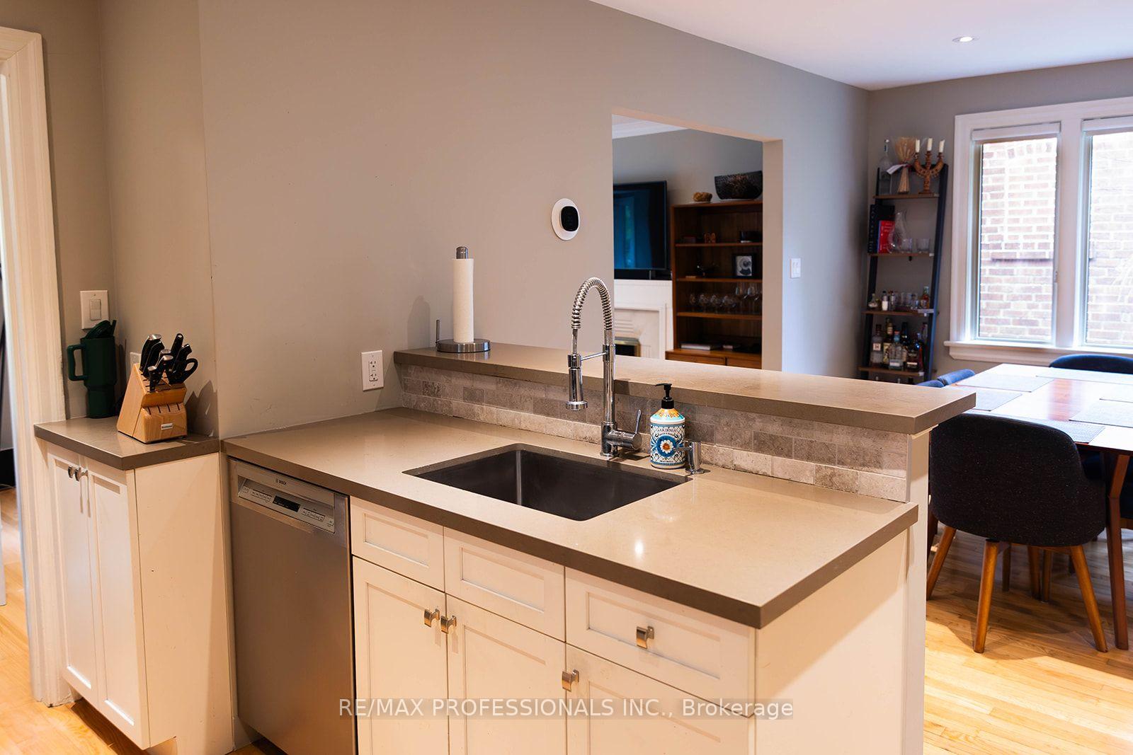 Photo 8 of 82 Ellis Park Road, Toronto, High Park-Swansea — HOMEH