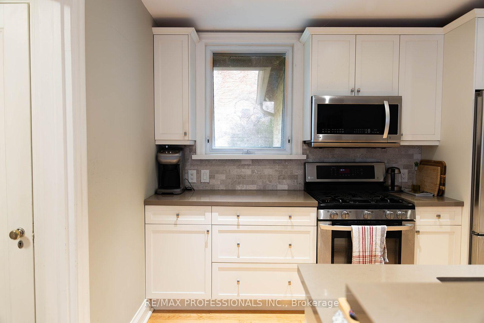 Photo 10 of 82 Ellis Park Road, Toronto, High Park-Swansea — HOMEH