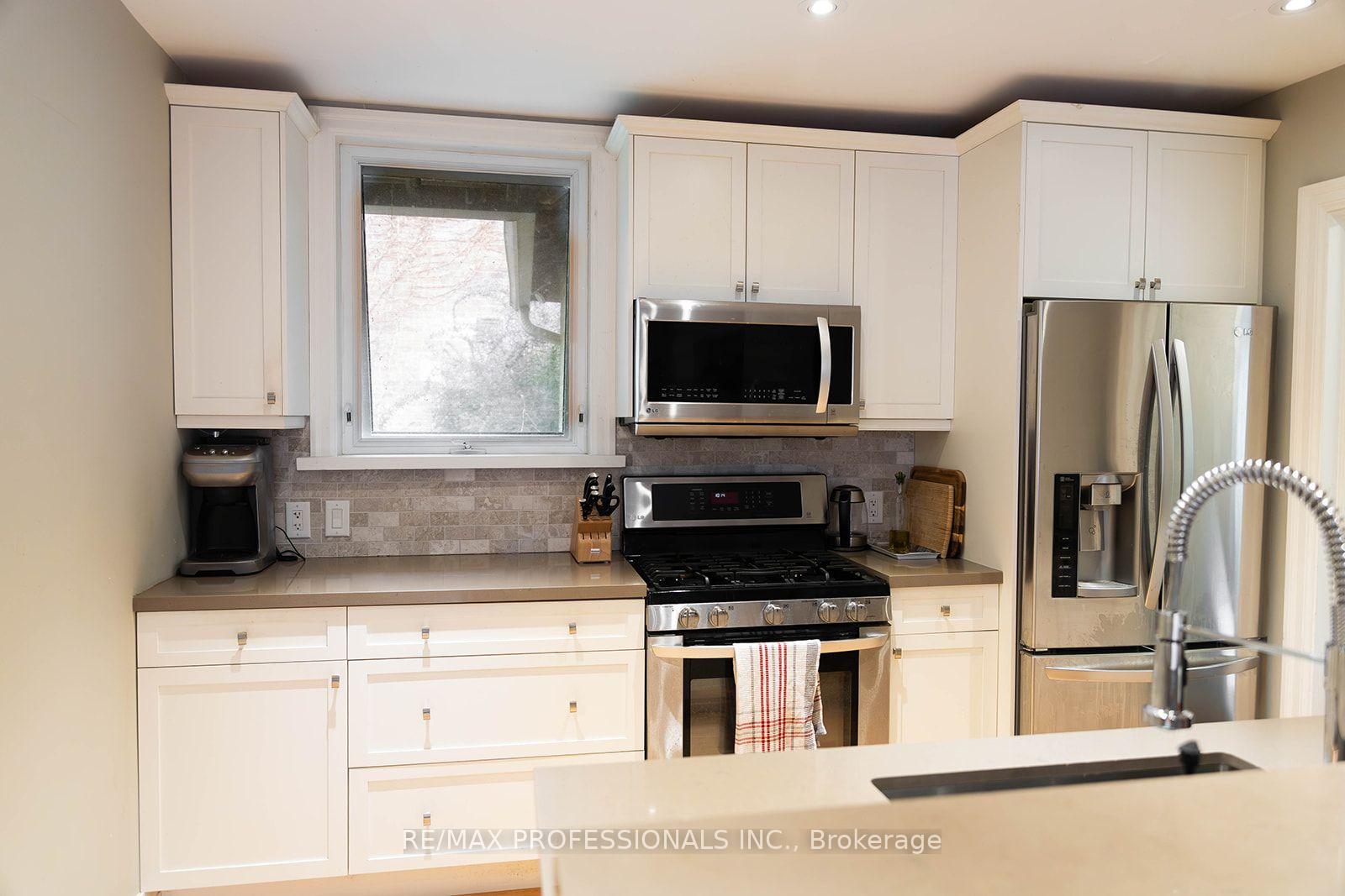 Photo 11 of 82 Ellis Park Road, Toronto, High Park-Swansea — HOMEH
