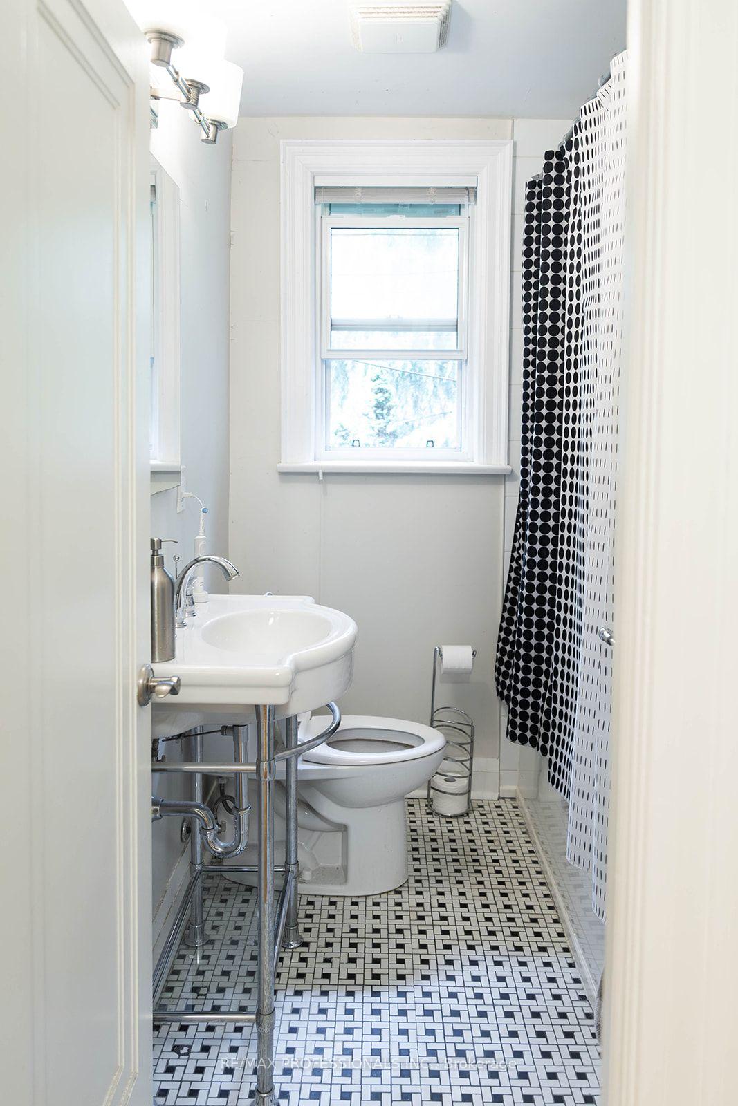 Photo 12 of 82 Ellis Park Road, Toronto, High Park-Swansea — HOMEH