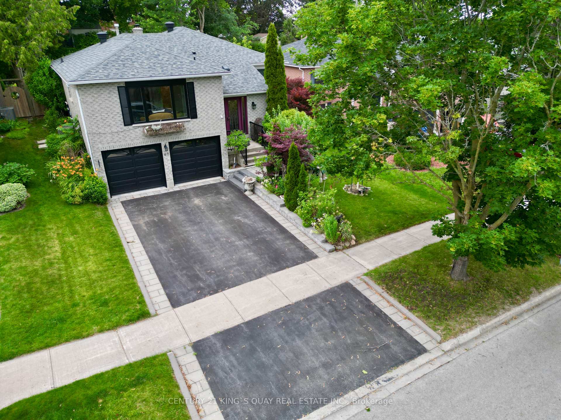 Photo 2 of 40 Stonehill Boulevard, East Gwillimbury, Holland Landing — HOMEH