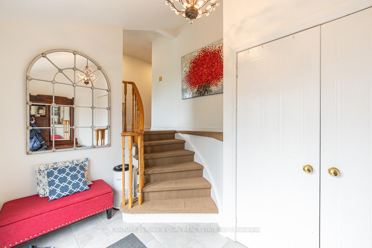 Photo 3 of 40 Stonehill Boulevard, East Gwillimbury, Holland Landing — HOMEH