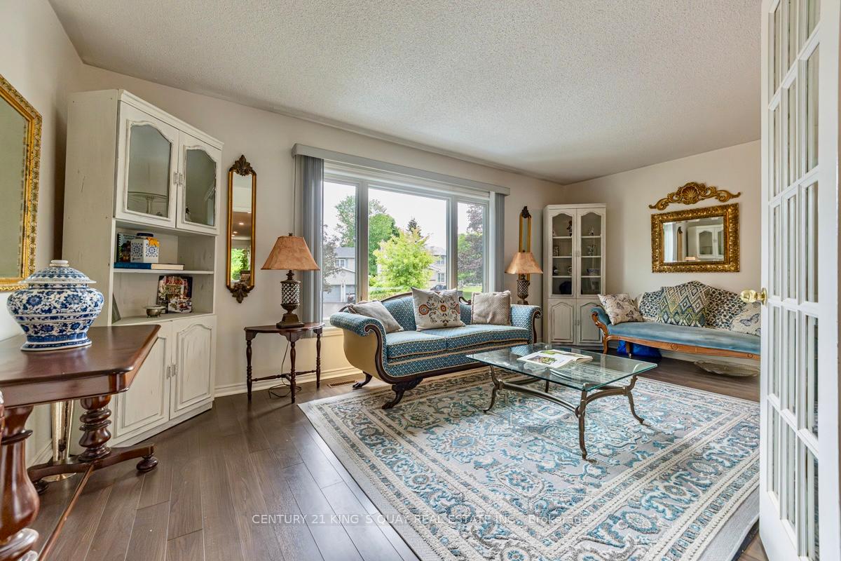 Photo 4 of 40 Stonehill Boulevard, East Gwillimbury, Holland Landing — HOMEH