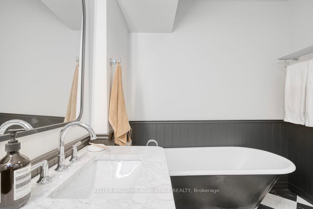 Photo 5 of Unit 201, 394 Euclid Avenue, Toronto, Palmerston-Little Italy — HOMEH