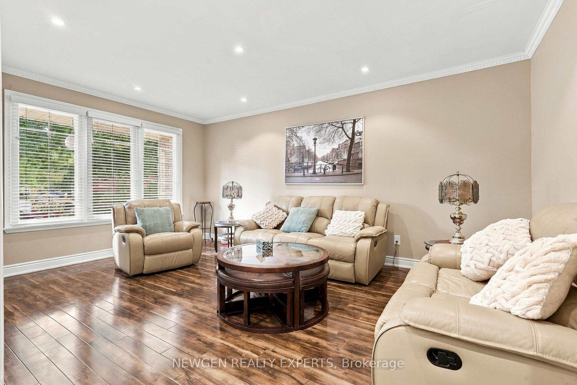 Photo 8 of 40 Foundry Crescent E, Markham, Raymerville — HOMEH