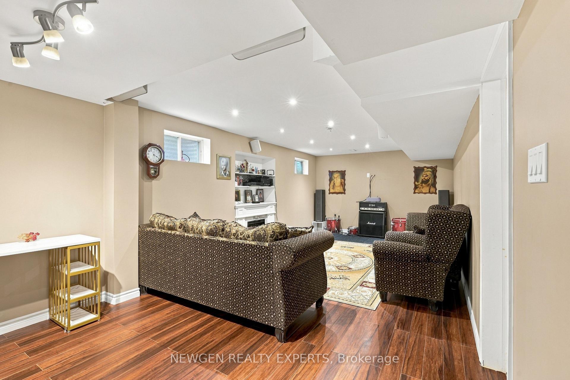 Photo 10 of 40 Foundry Crescent E, Markham, Raymerville — HOMEH