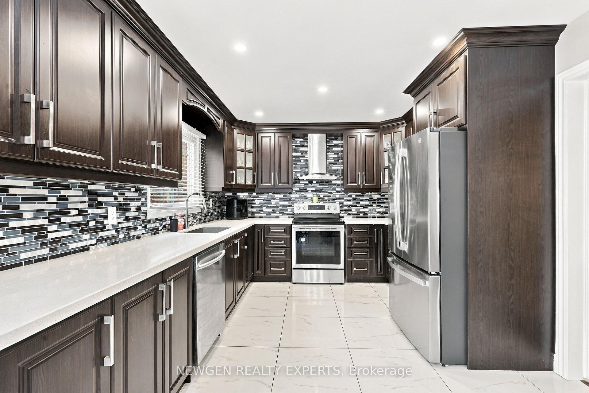 Photo 11 of 40 Foundry Crescent E, Markham, Raymerville — HOMEH