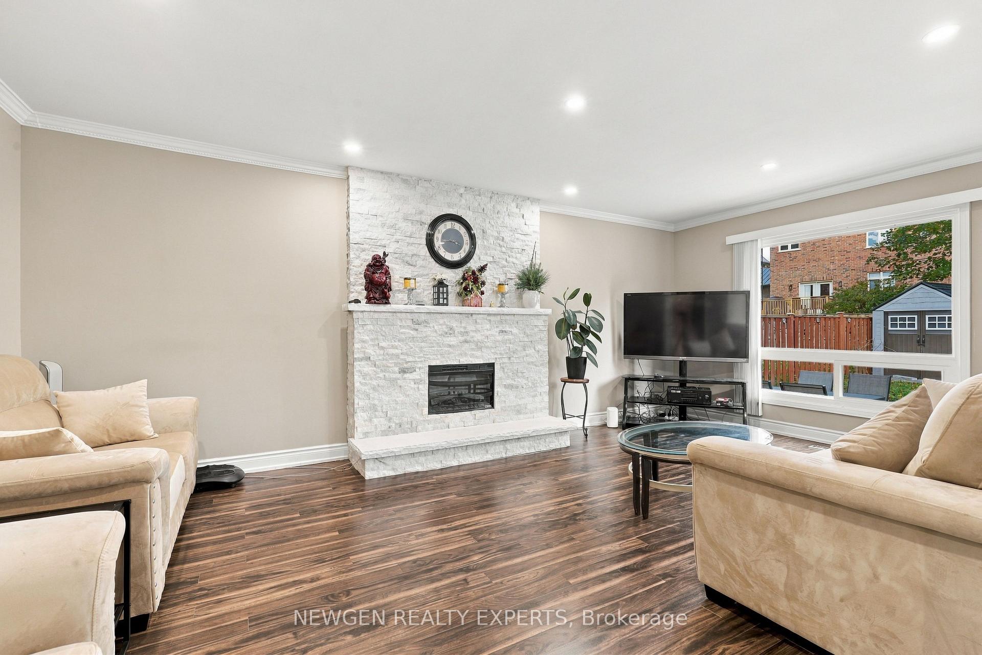 Photo 12 of 40 Foundry Crescent E, Markham, Raymerville — HOMEH