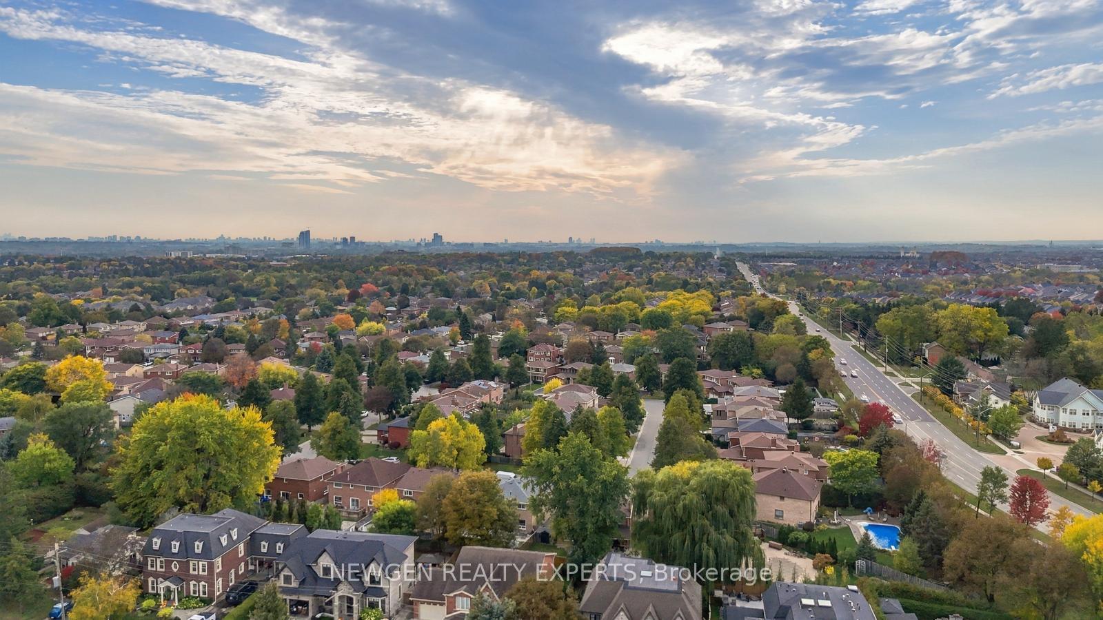 Photo 6 of 40 Foundry Crescent E, Markham, Raymerville — HOMEH