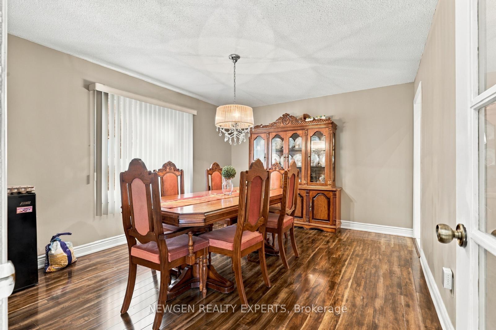 Photo 17 of 40 Foundry Crescent E, Markham, Raymerville — HOMEH