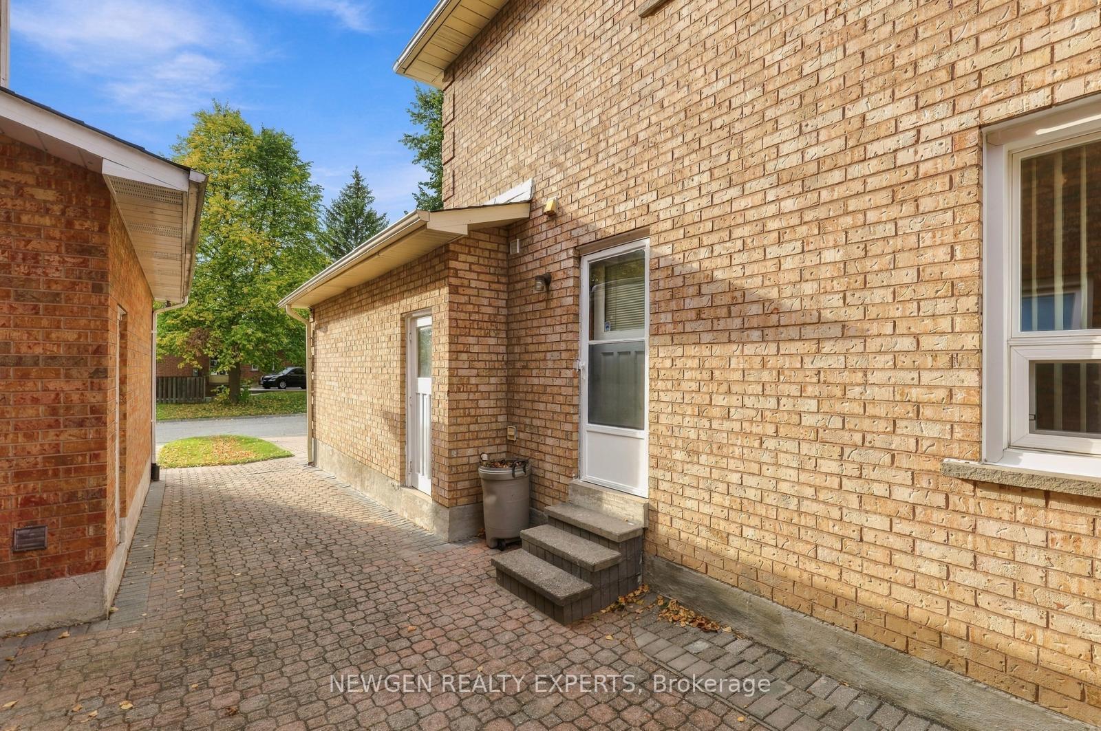 Photo 36 of 40 Foundry Crescent E, Markham, Raymerville — HOMEH