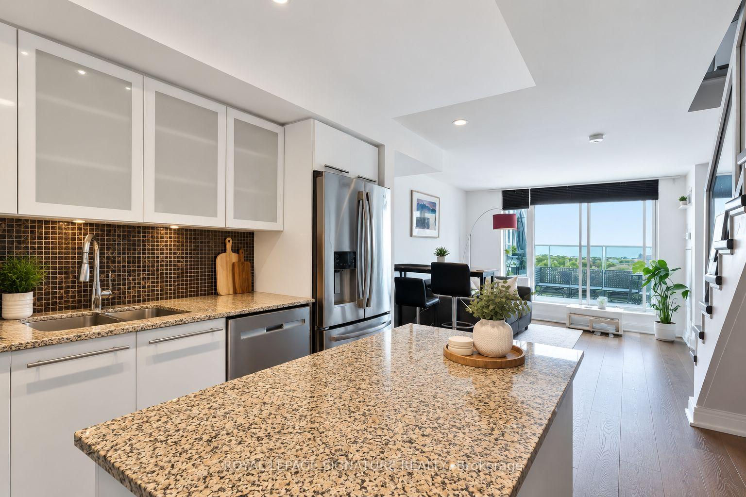 Photo 2 of Unit 917, 1040 The Queensway, Etobicoke, Stonegate-Queensway — HOMEH