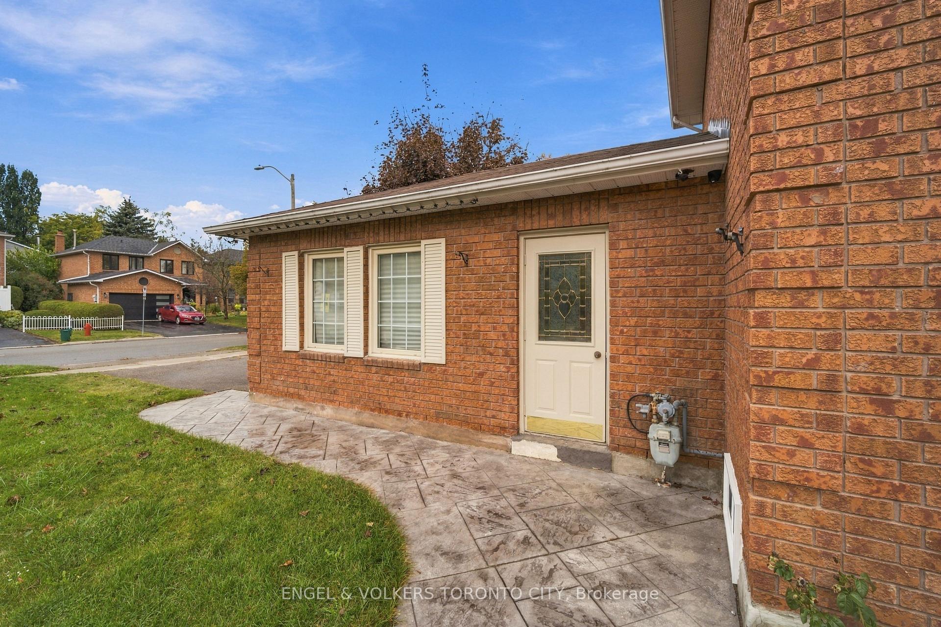 Photo 4 of 148 Aurora Heights Drive, Aurora, Aurora Heights — HOMEH