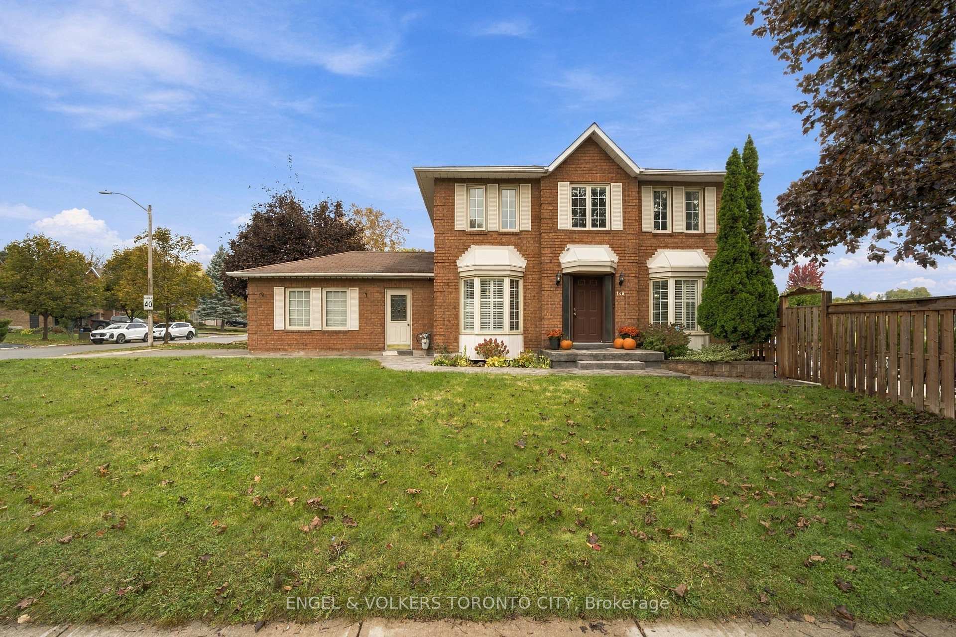 Photo 5 of 148 Aurora Heights Drive, Aurora, Aurora Heights — HOMEH