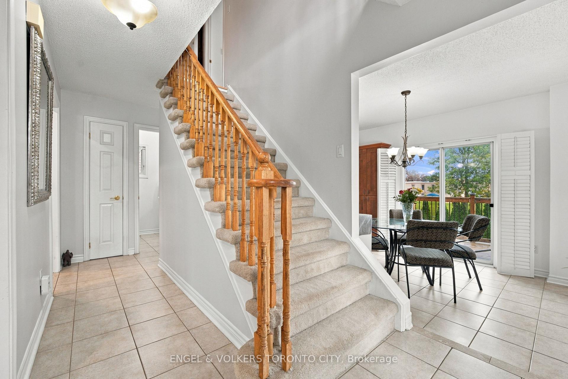 Photo 9 of 148 Aurora Heights Drive, Aurora, Aurora Heights — HOMEH