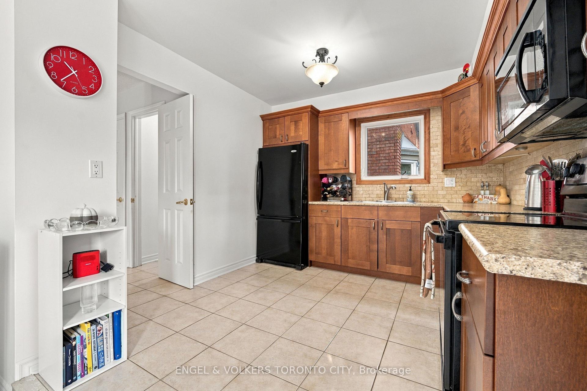 Photo 22 of 148 Aurora Heights Drive, Aurora, Aurora Heights — HOMEH