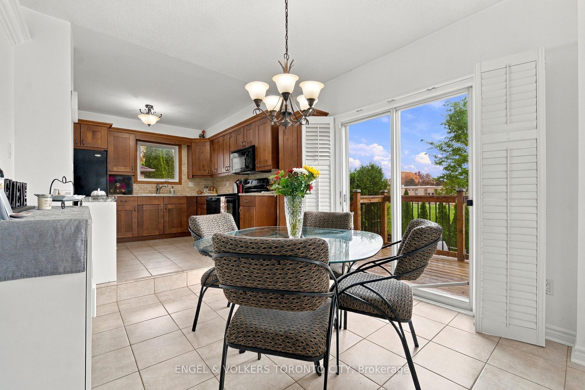 Photo 24 of 148 Aurora Heights Drive, Aurora, Aurora Heights — HOMEH