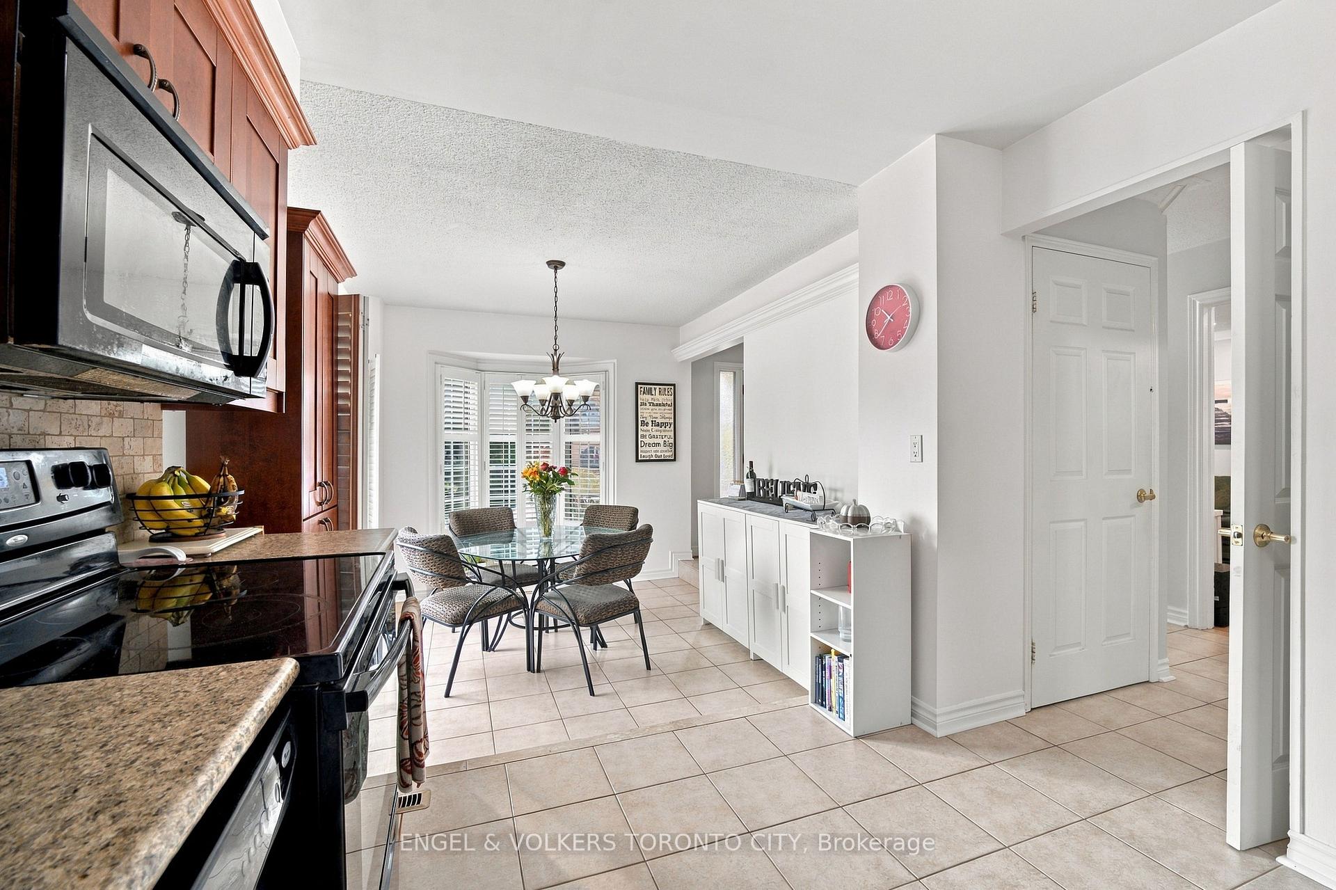 Photo 25 of 148 Aurora Heights Drive, Aurora, Aurora Heights — HOMEH