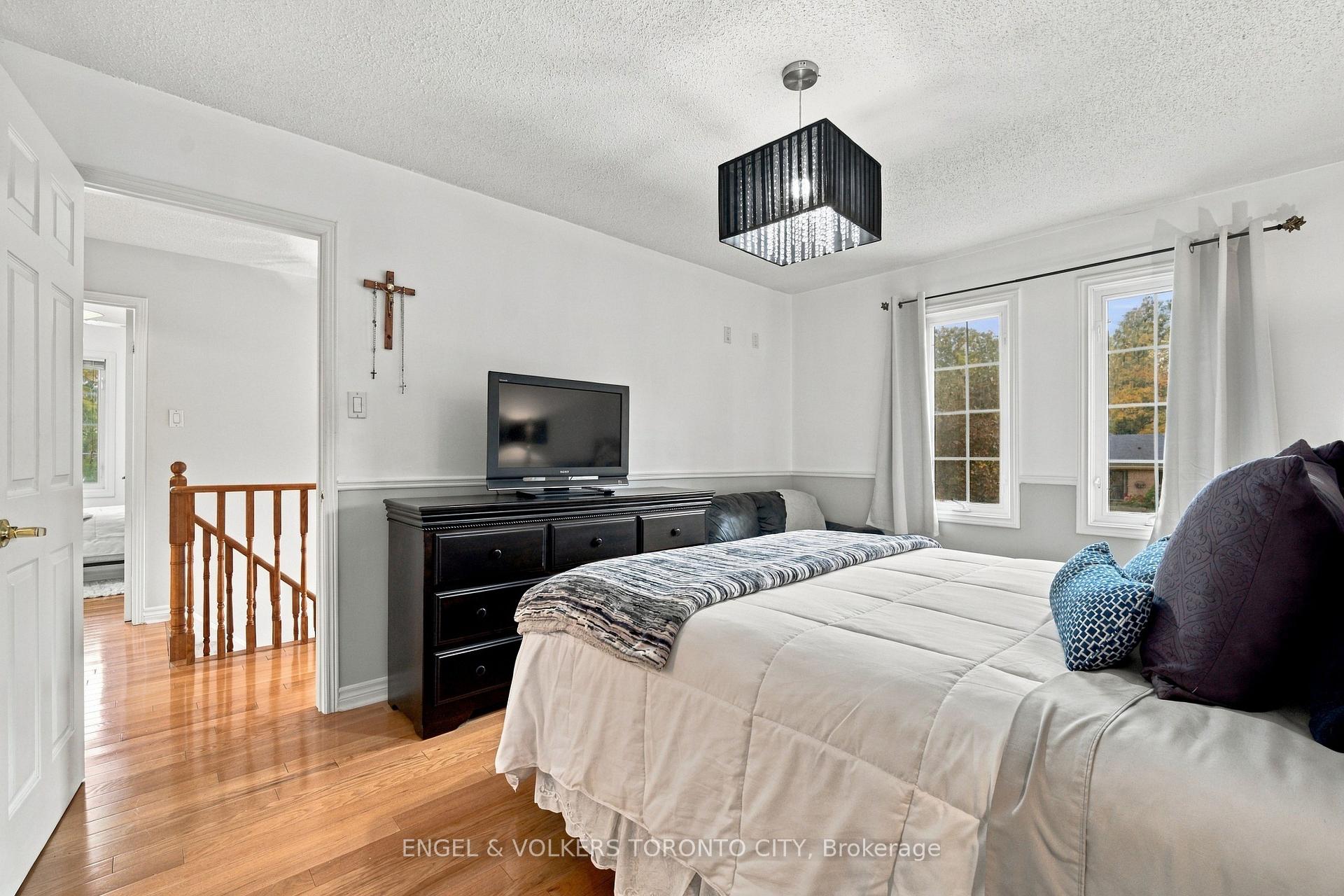Photo 29 of 148 Aurora Heights Drive, Aurora, Aurora Heights — HOMEH