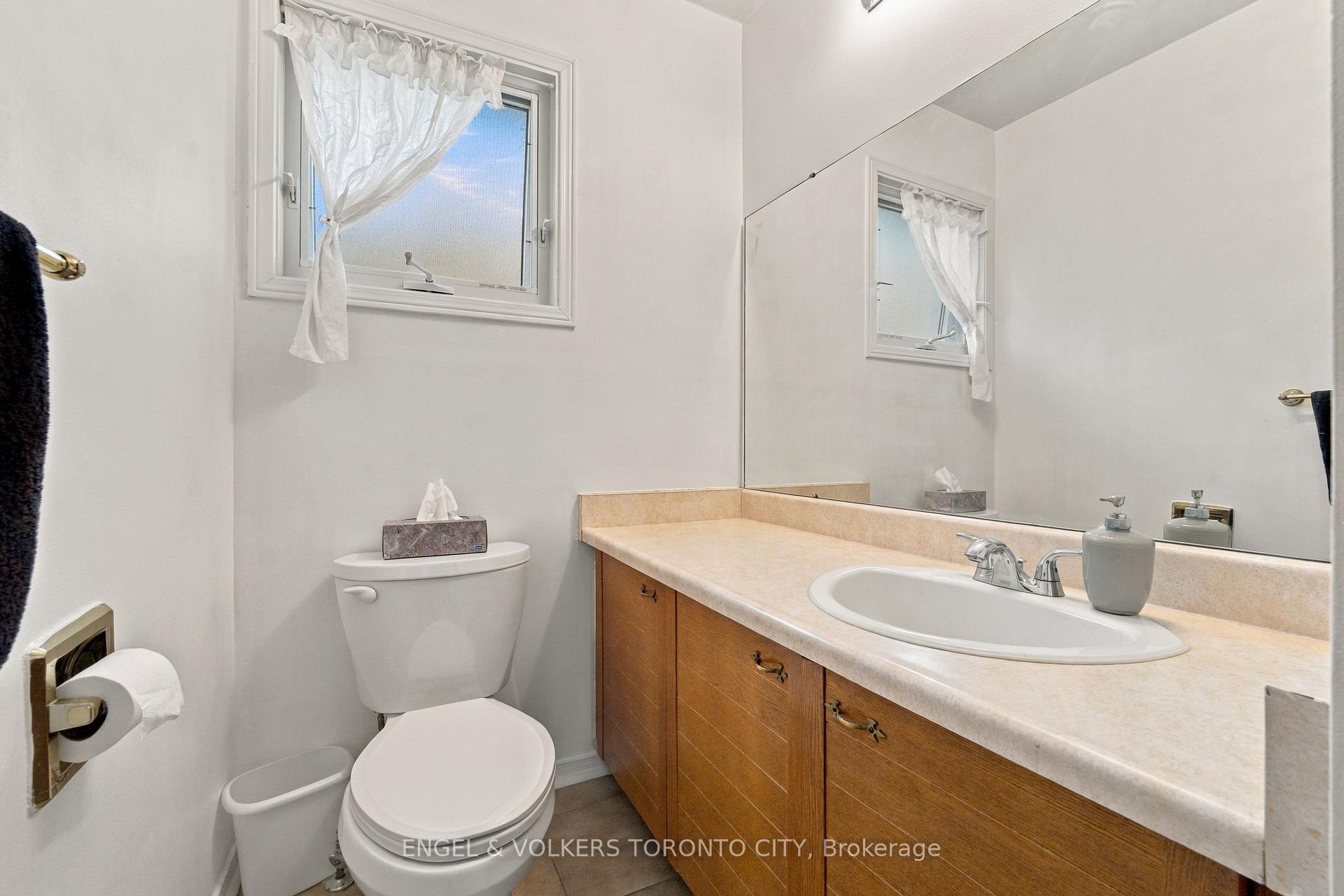 Photo 32 of 148 Aurora Heights Drive, Aurora, Aurora Heights — HOMEH