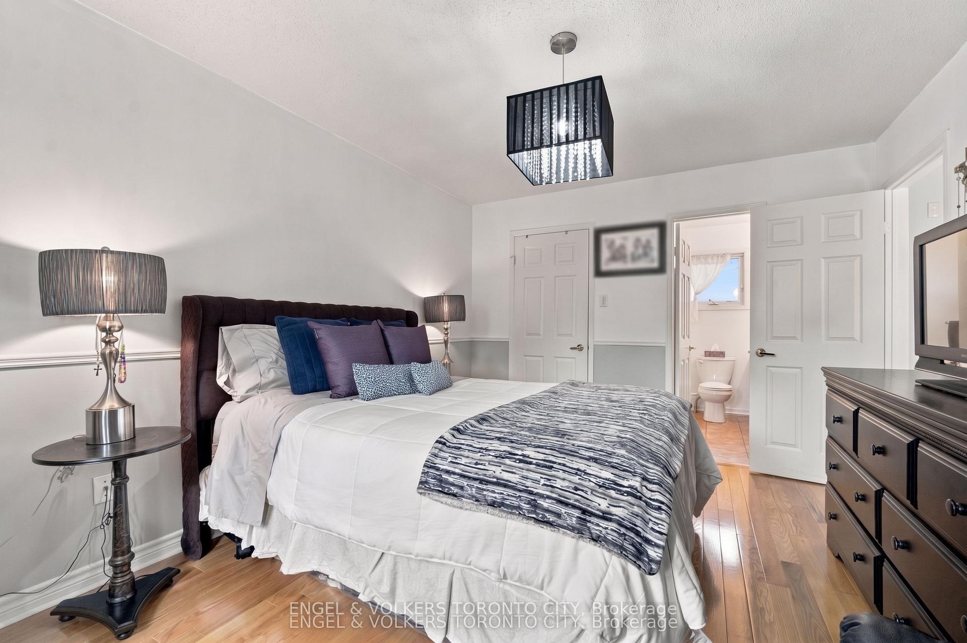 Photo 31 of 148 Aurora Heights Drive, Aurora, Aurora Heights — HOMEH