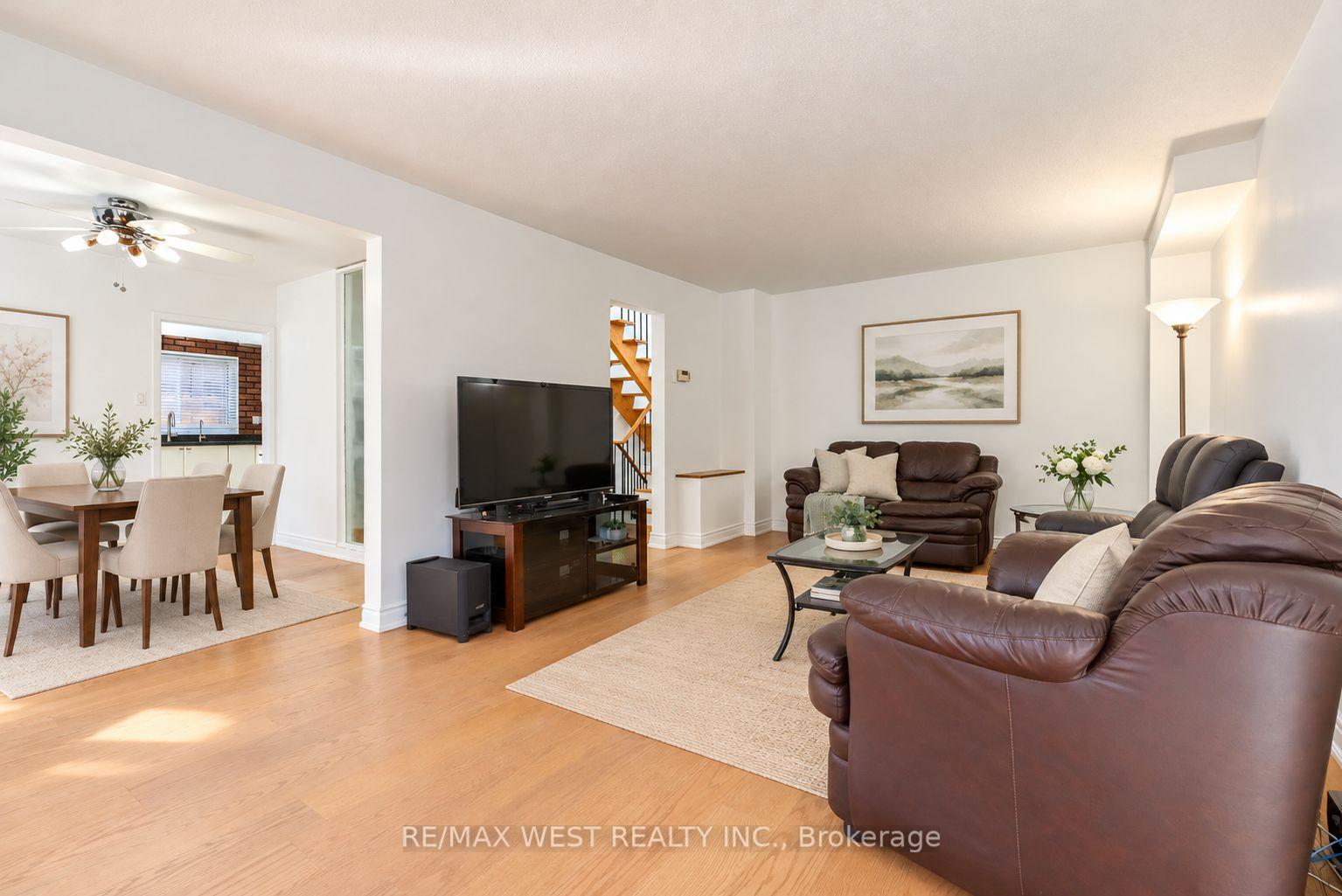 Photo 3 of 42 Masseygrove Crescent, Etobicoke, Mount Olive-Silverstone-Jamestown — HOMEH