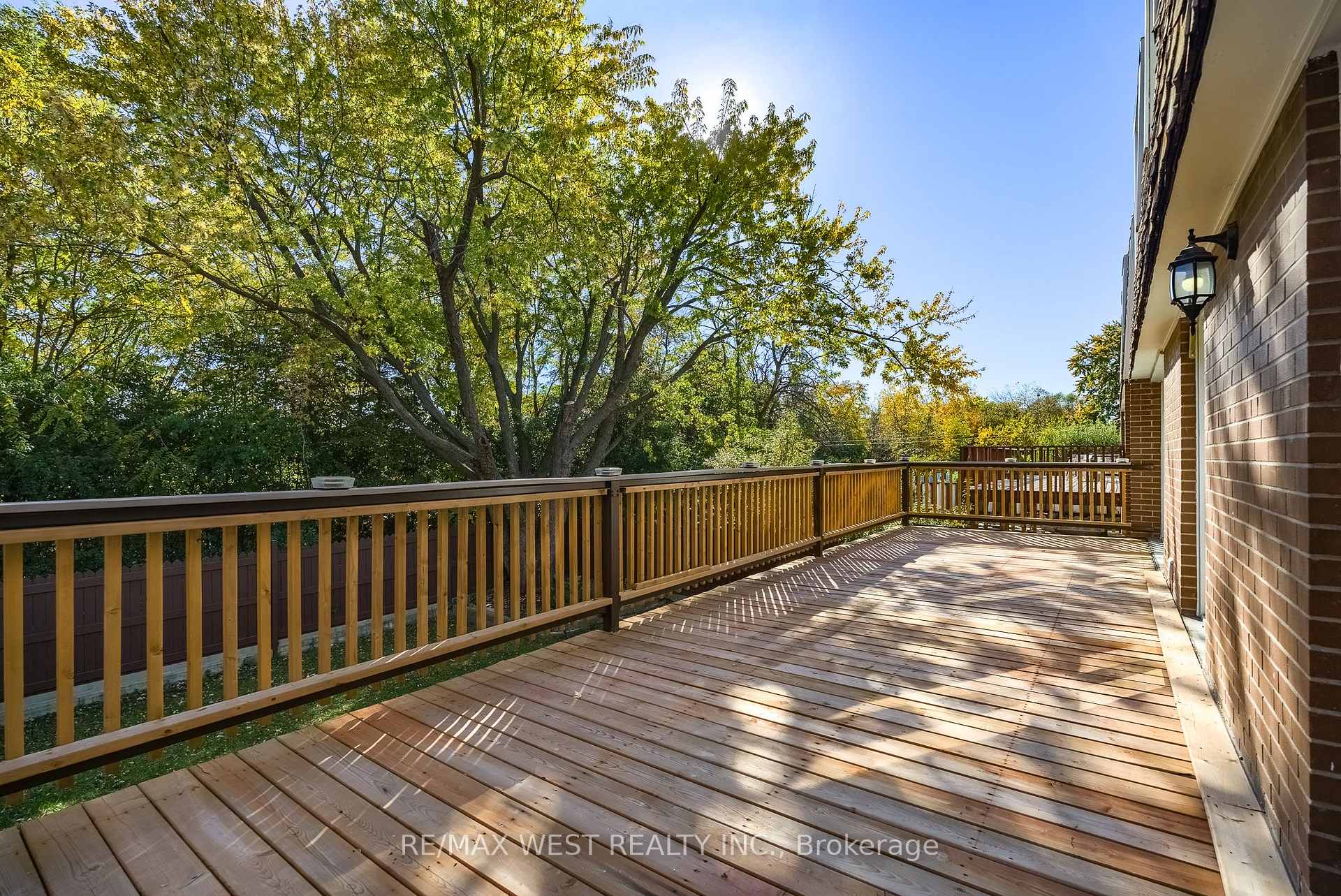 Photo 6 of 42 Masseygrove Crescent, Etobicoke, Mount Olive-Silverstone-Jamestown — HOMEH