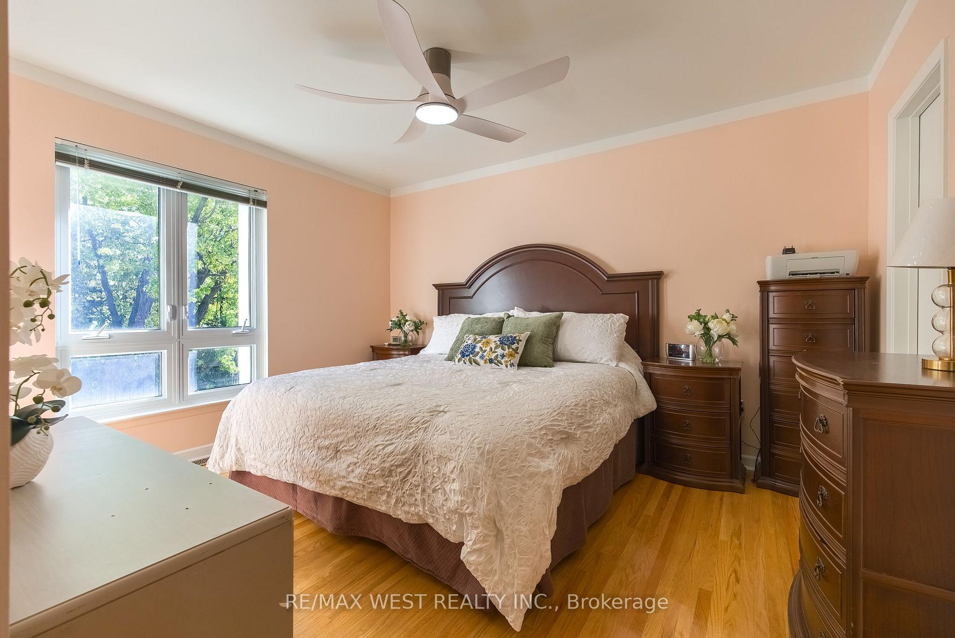 Photo 8 of 42 Masseygrove Crescent, Etobicoke, Mount Olive-Silverstone-Jamestown — HOMEH