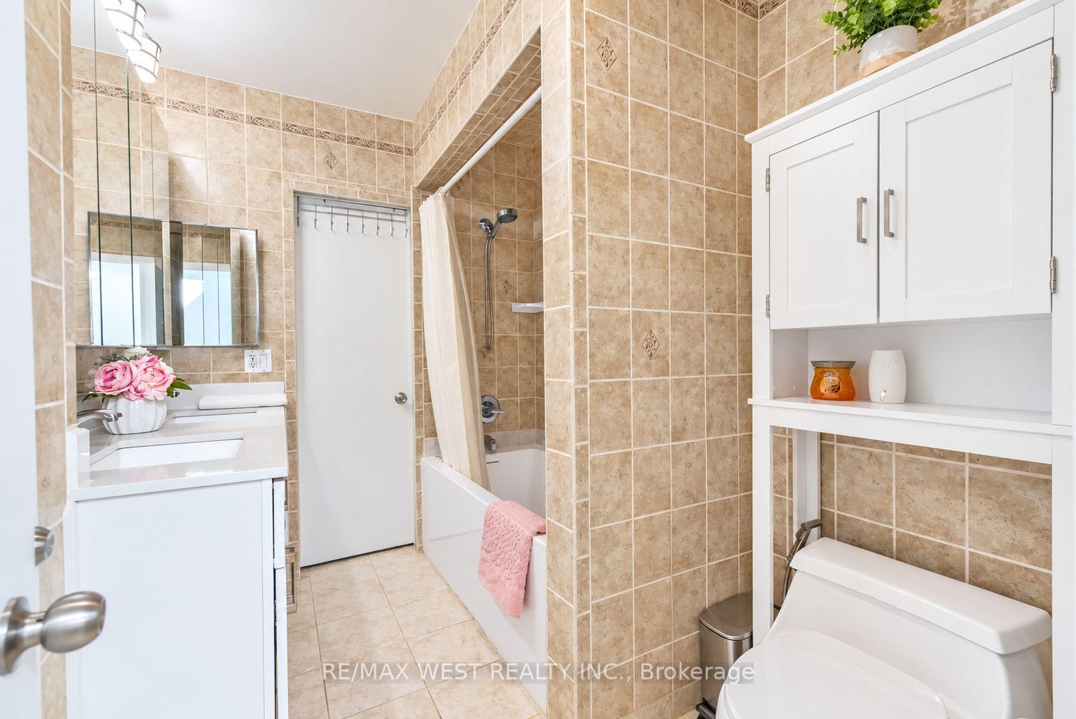 Photo 10 of 42 Masseygrove Crescent, Etobicoke, Mount Olive-Silverstone-Jamestown — HOMEH