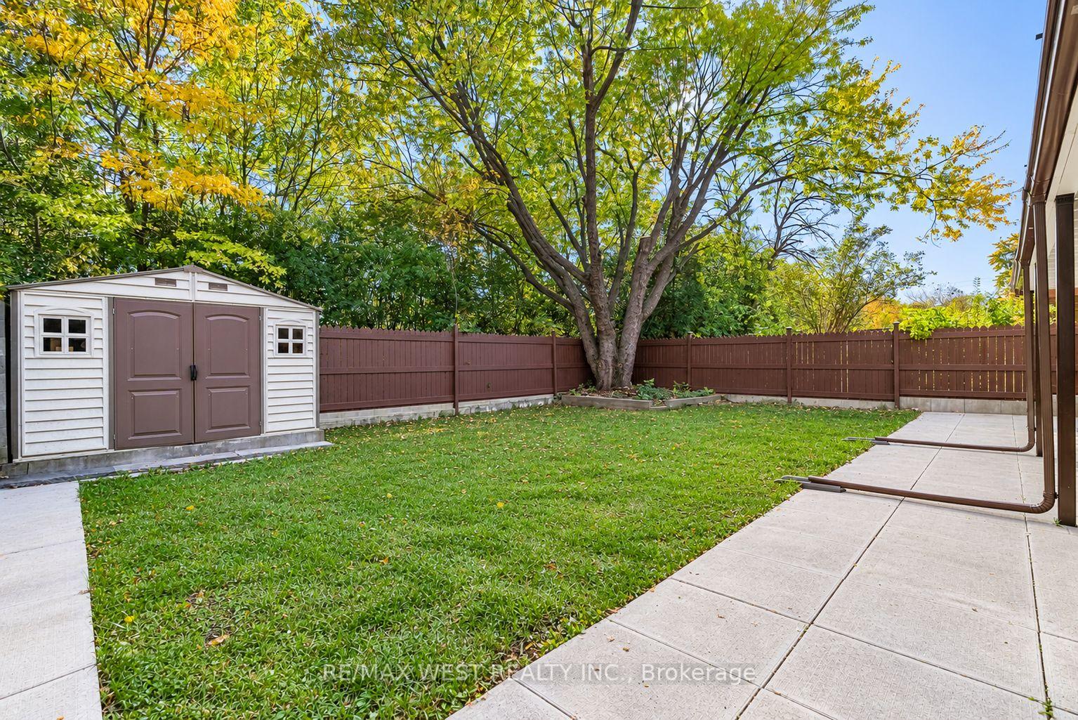 Photo 18 of 42 Masseygrove Crescent, Etobicoke, Mount Olive-Silverstone-Jamestown — HOMEH