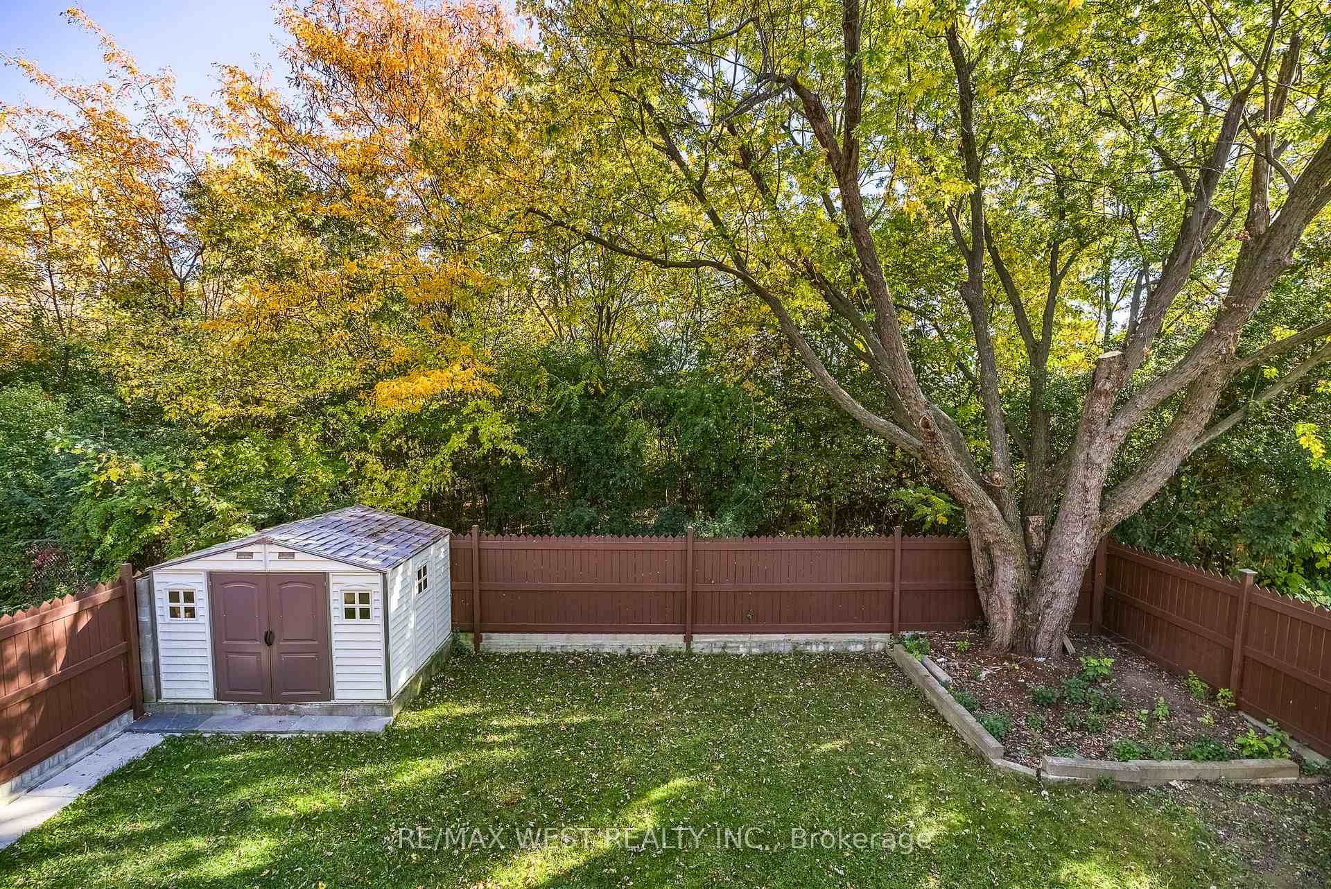 Photo 19 of 42 Masseygrove Crescent, Etobicoke, Mount Olive-Silverstone-Jamestown — HOMEH