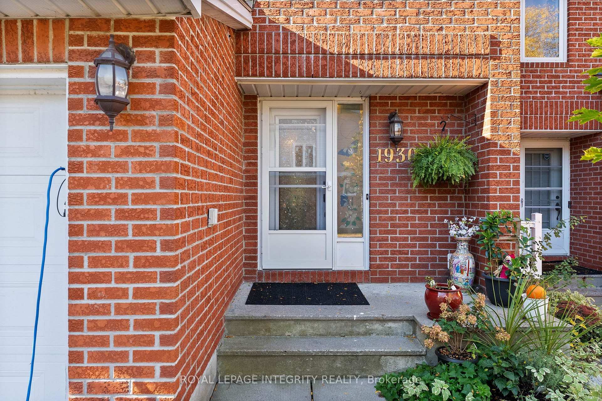 Photo 2 of 1930 Ashmont Street, Ottawa, Chapel Hill — HOMEH