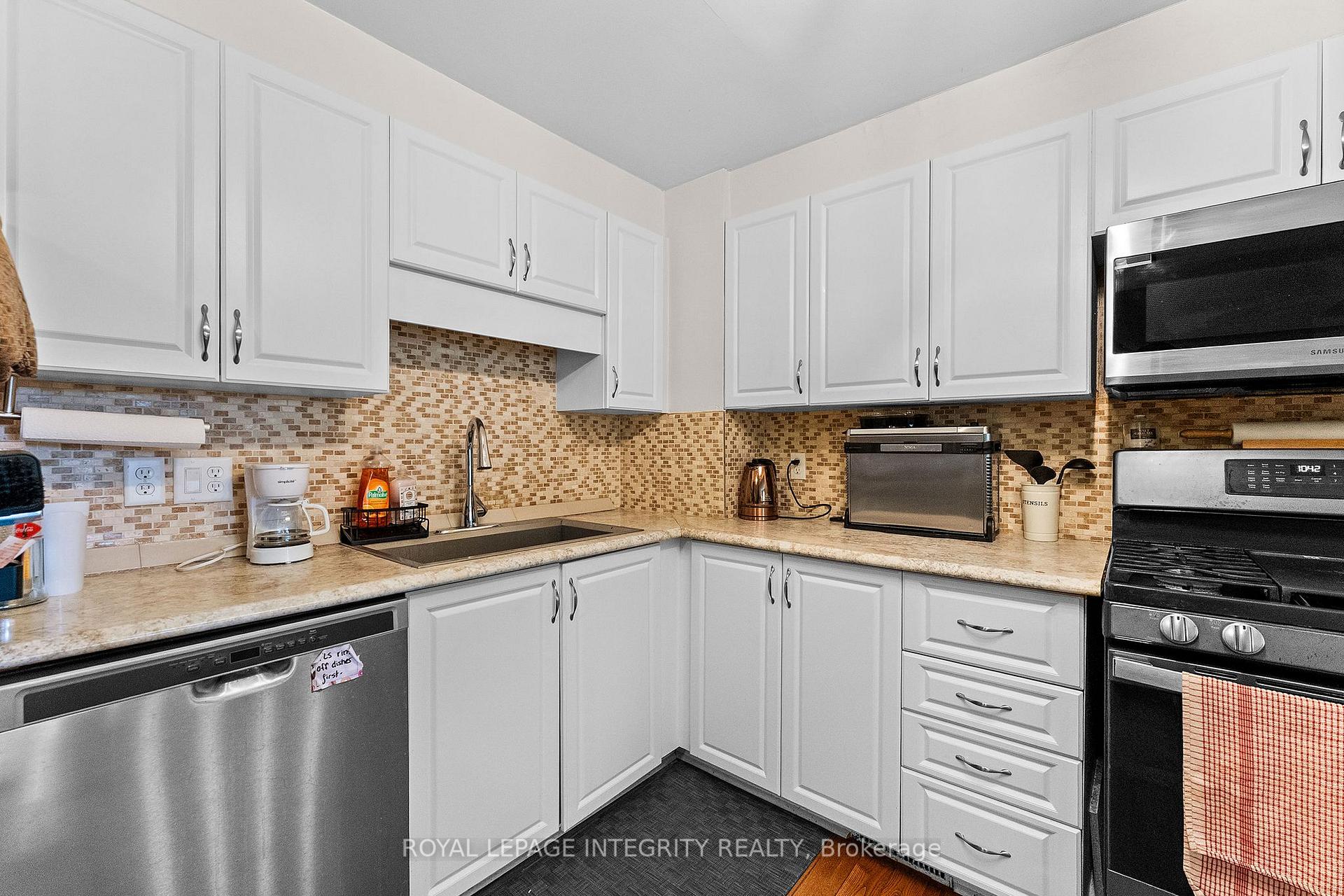 Photo 14 of 1930 Ashmont Street, Ottawa, Chapel Hill — HOMEH