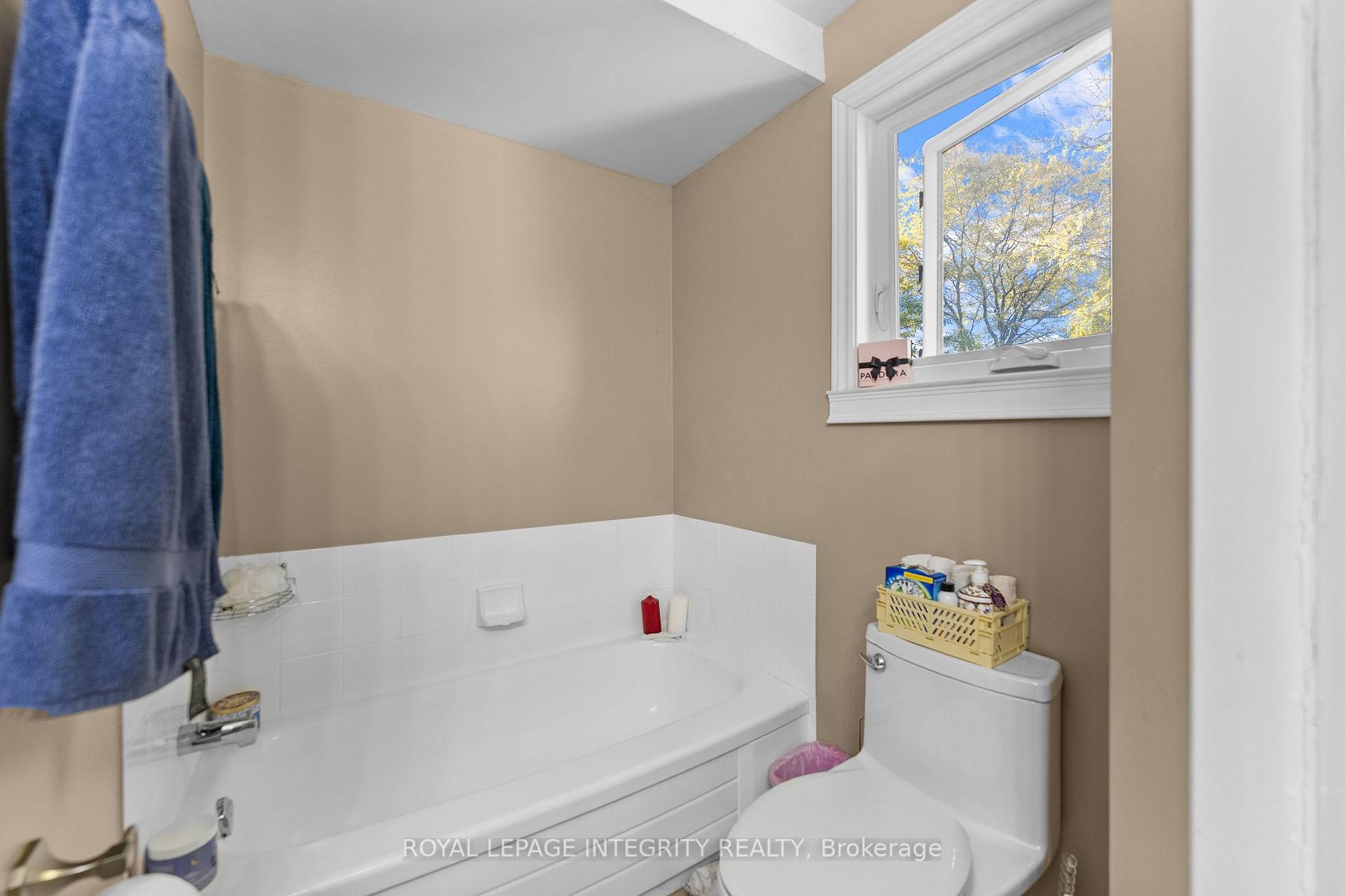 Photo 21 of 1930 Ashmont Street, Ottawa, Chapel Hill — HOMEH
