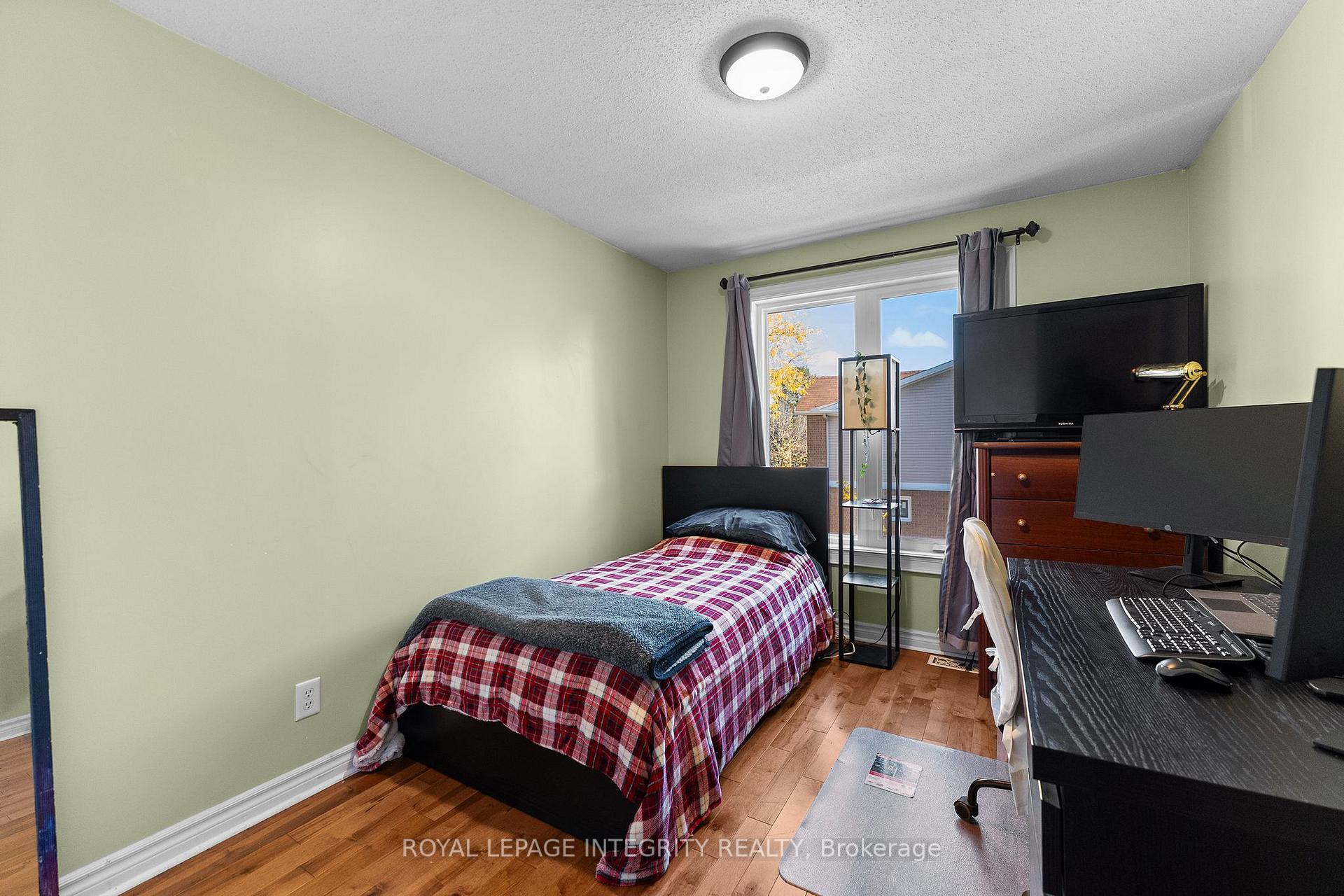 Photo 24 of 1930 Ashmont Street, Ottawa, Chapel Hill — HOMEH