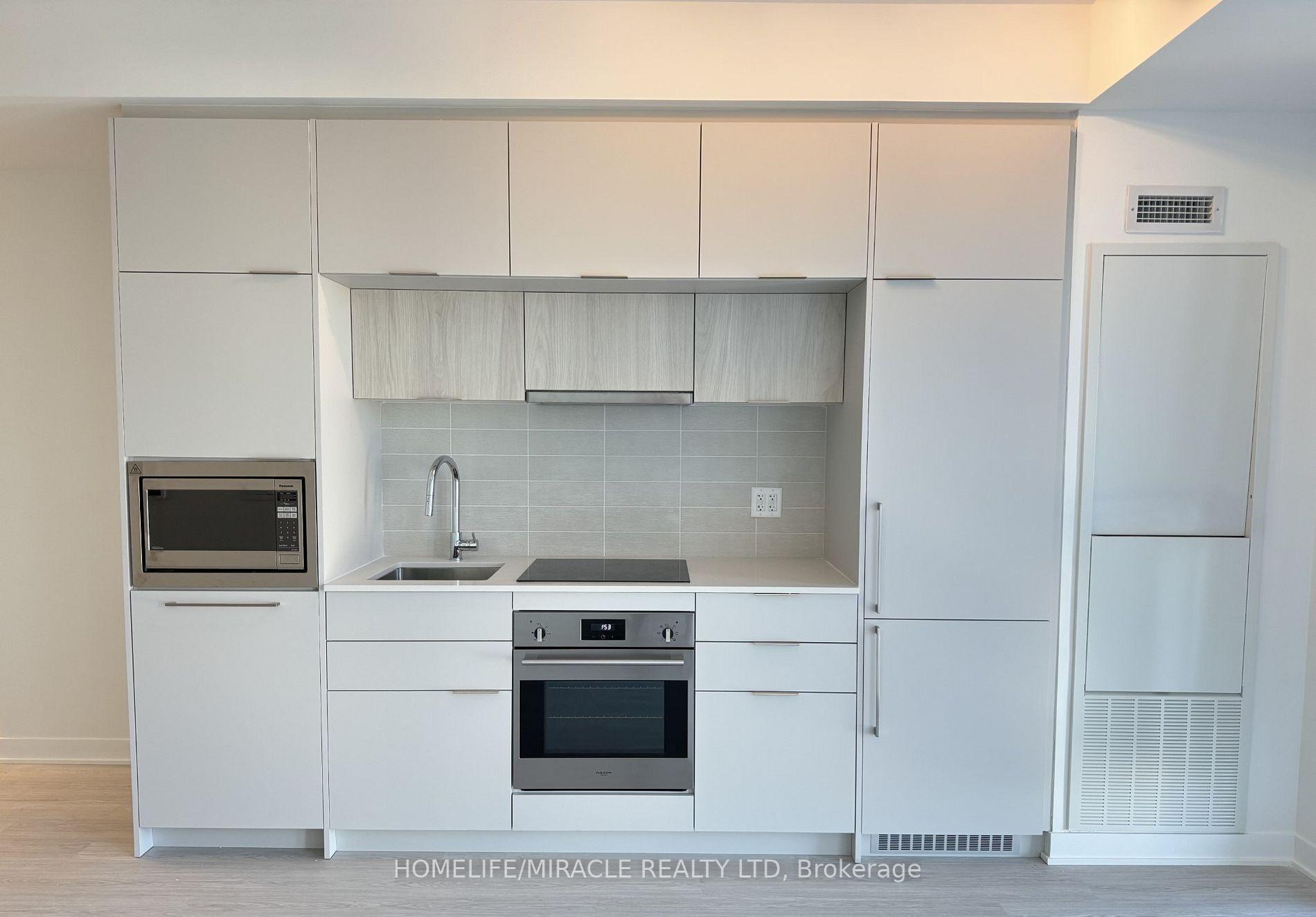 Photo 3 of Unit 703, 185 Alberta Avenue, Toronto, Oakwood Village — HOMEH