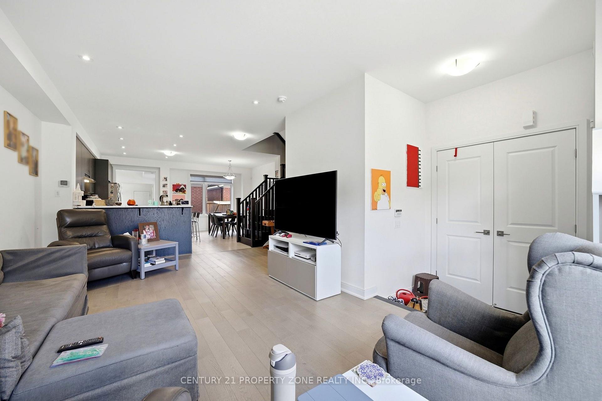 Photo 9 of 100 Pearman Crescent, Brampton, Northwest Brampton — HOMEH