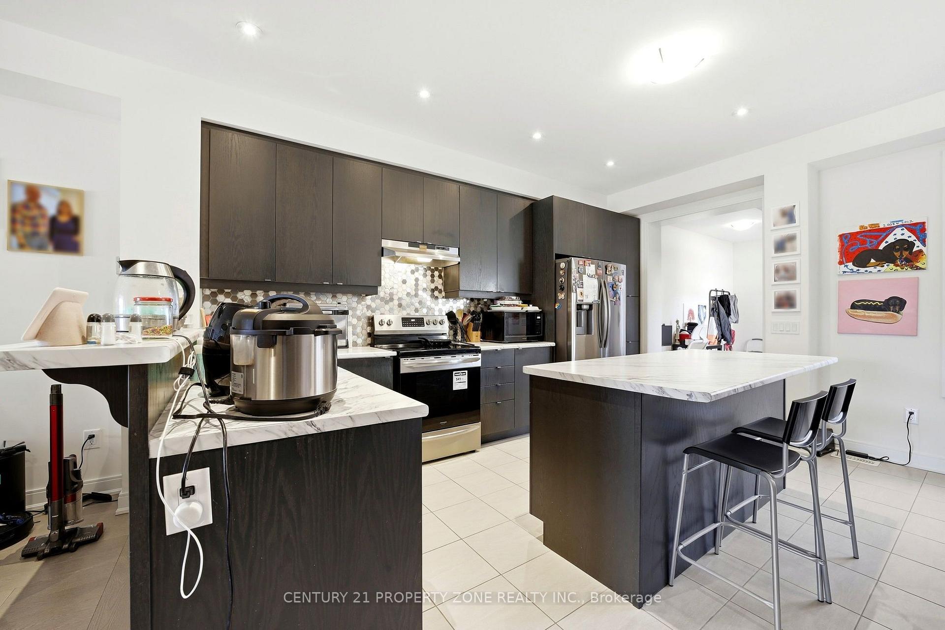 Photo 12 of 100 Pearman Crescent, Brampton, Northwest Brampton — HOMEH