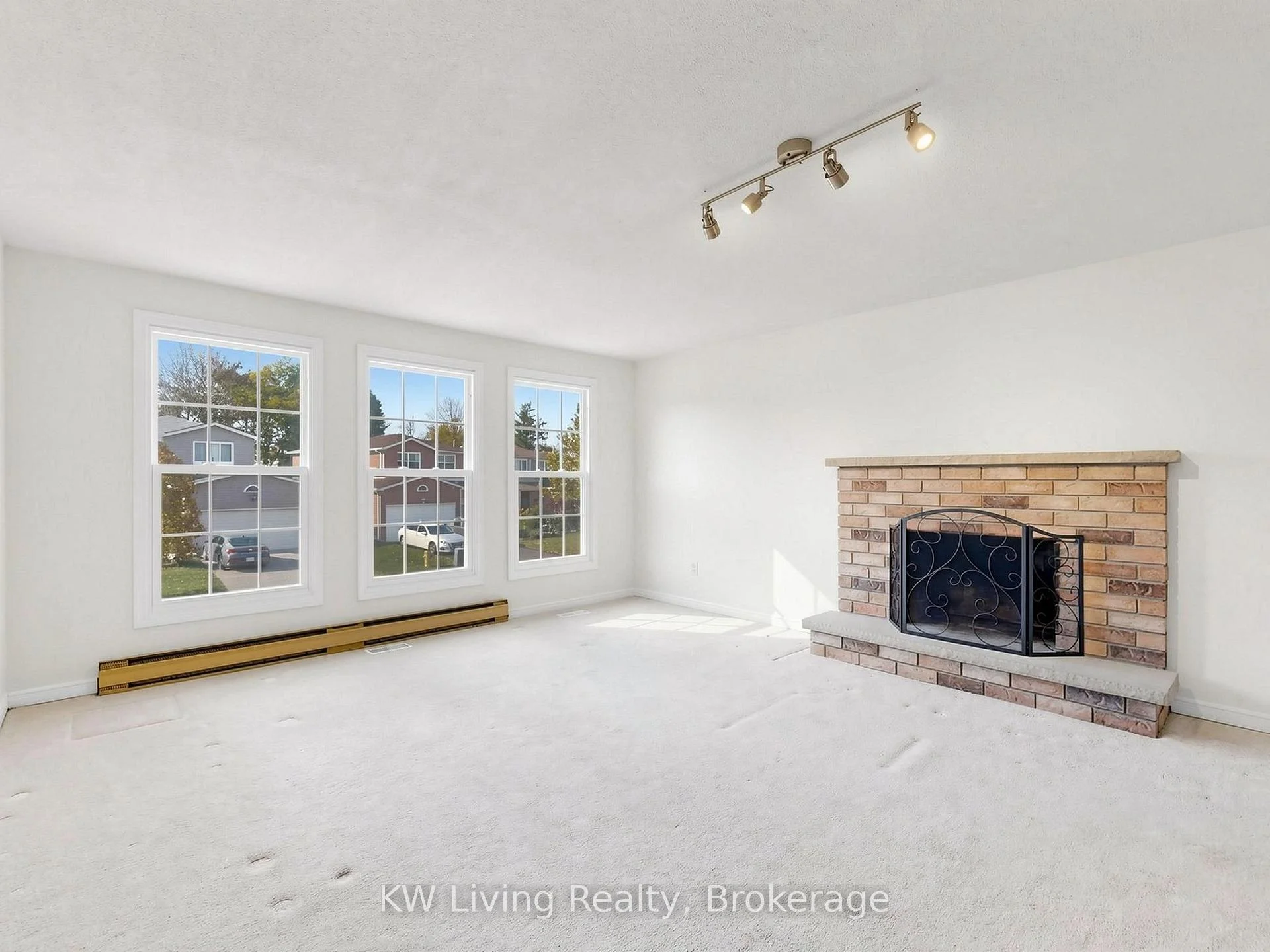 Photo 2 of 14 Burwell Crescent, Markham, Raymerville — HOMEH