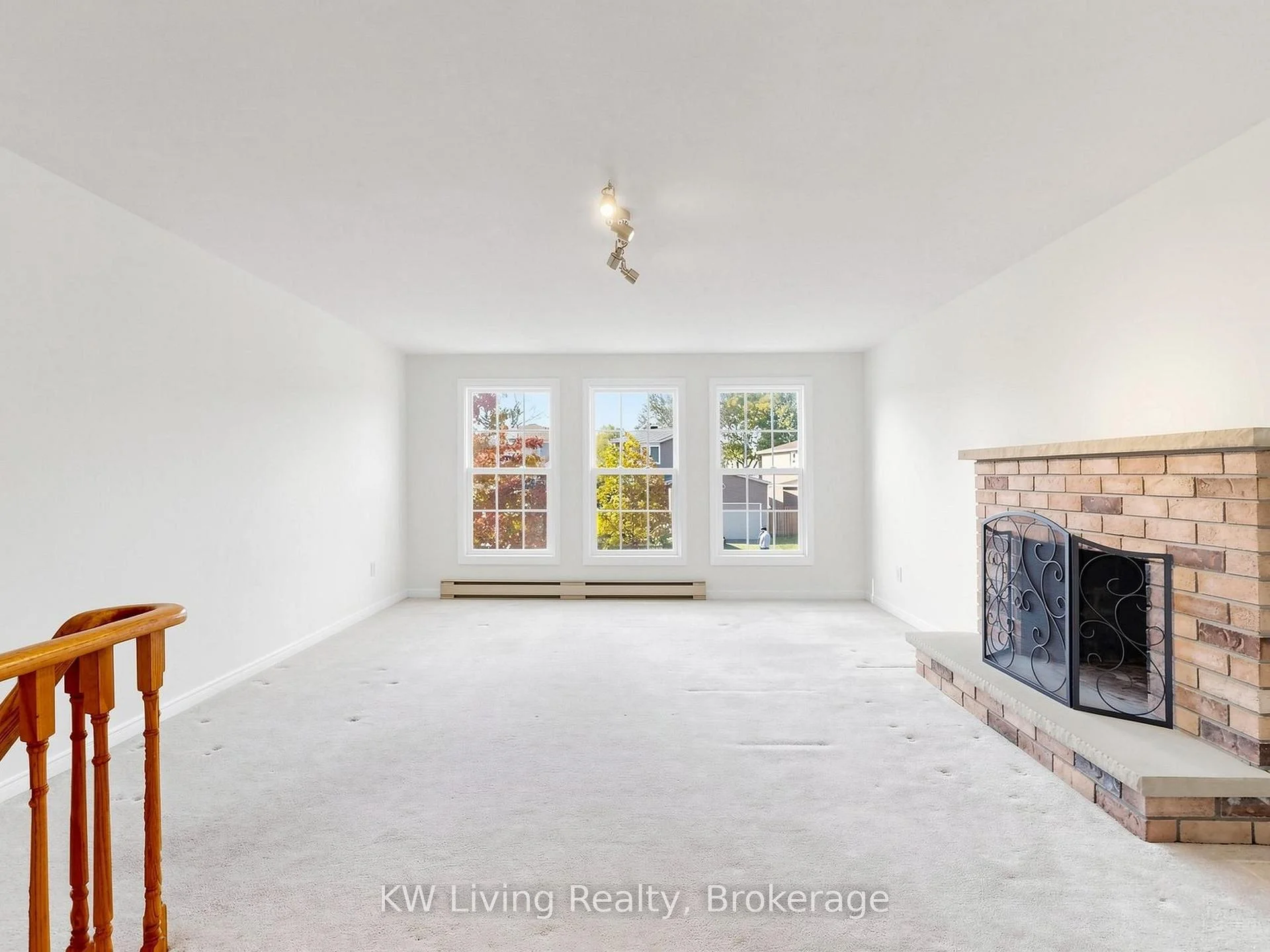 Photo 3 of 14 Burwell Crescent, Markham, Raymerville — HOMEH