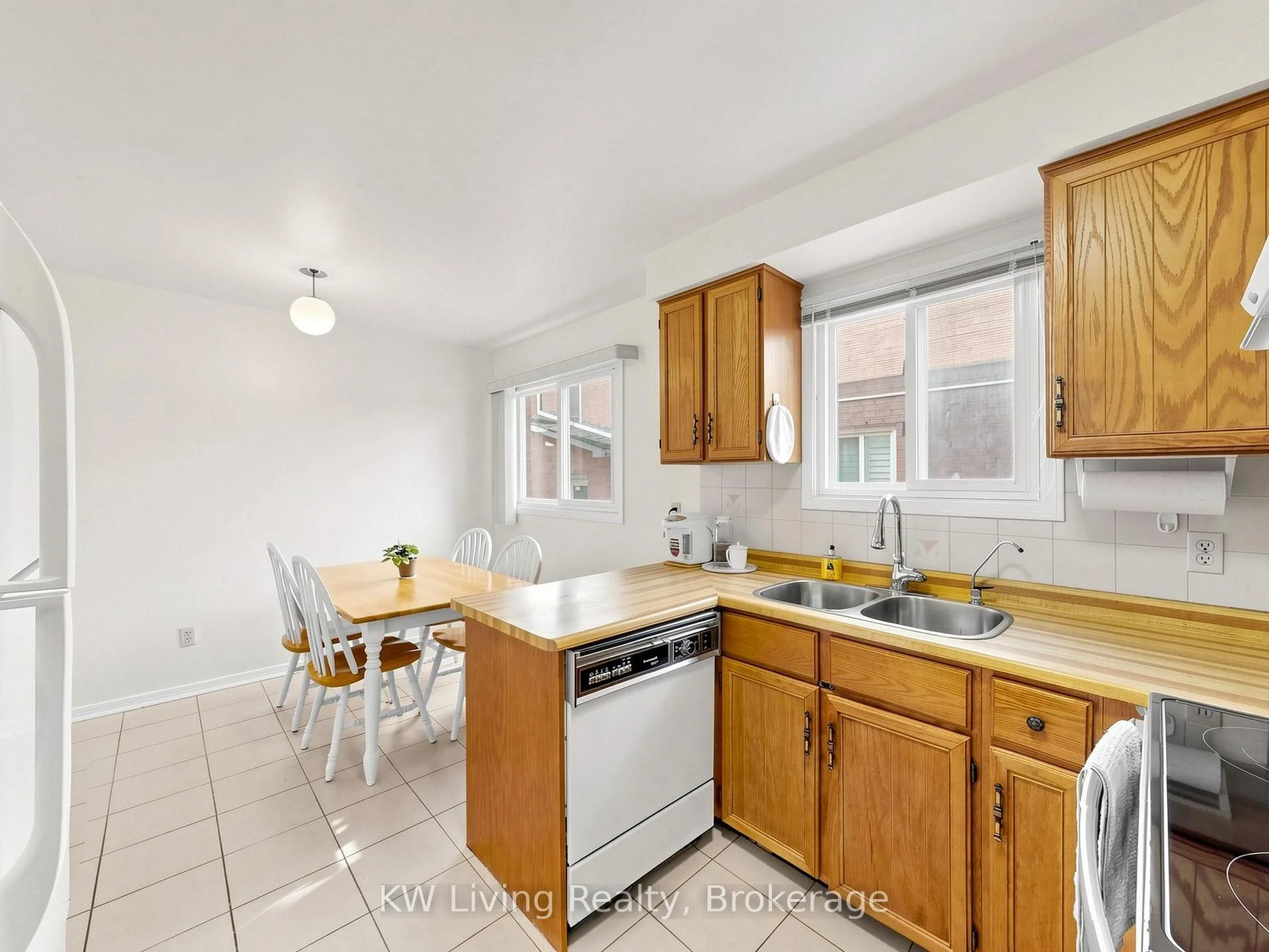 Photo 8 of 14 Burwell Crescent, Markham, Raymerville — HOMEH