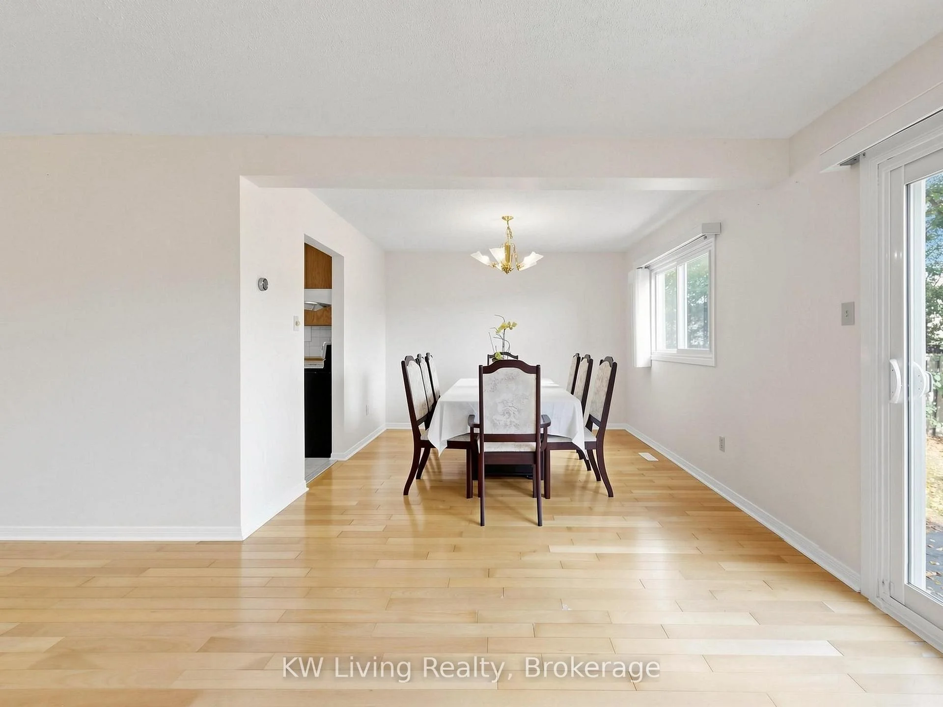 Photo 10 of 14 Burwell Crescent, Markham, Raymerville — HOMEH