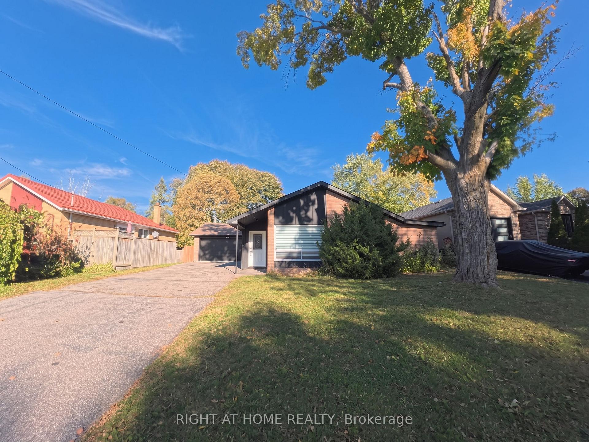 Photo 1 of 35 Knowles Crescent, Aurora, Aurora Highlands — HOMEH